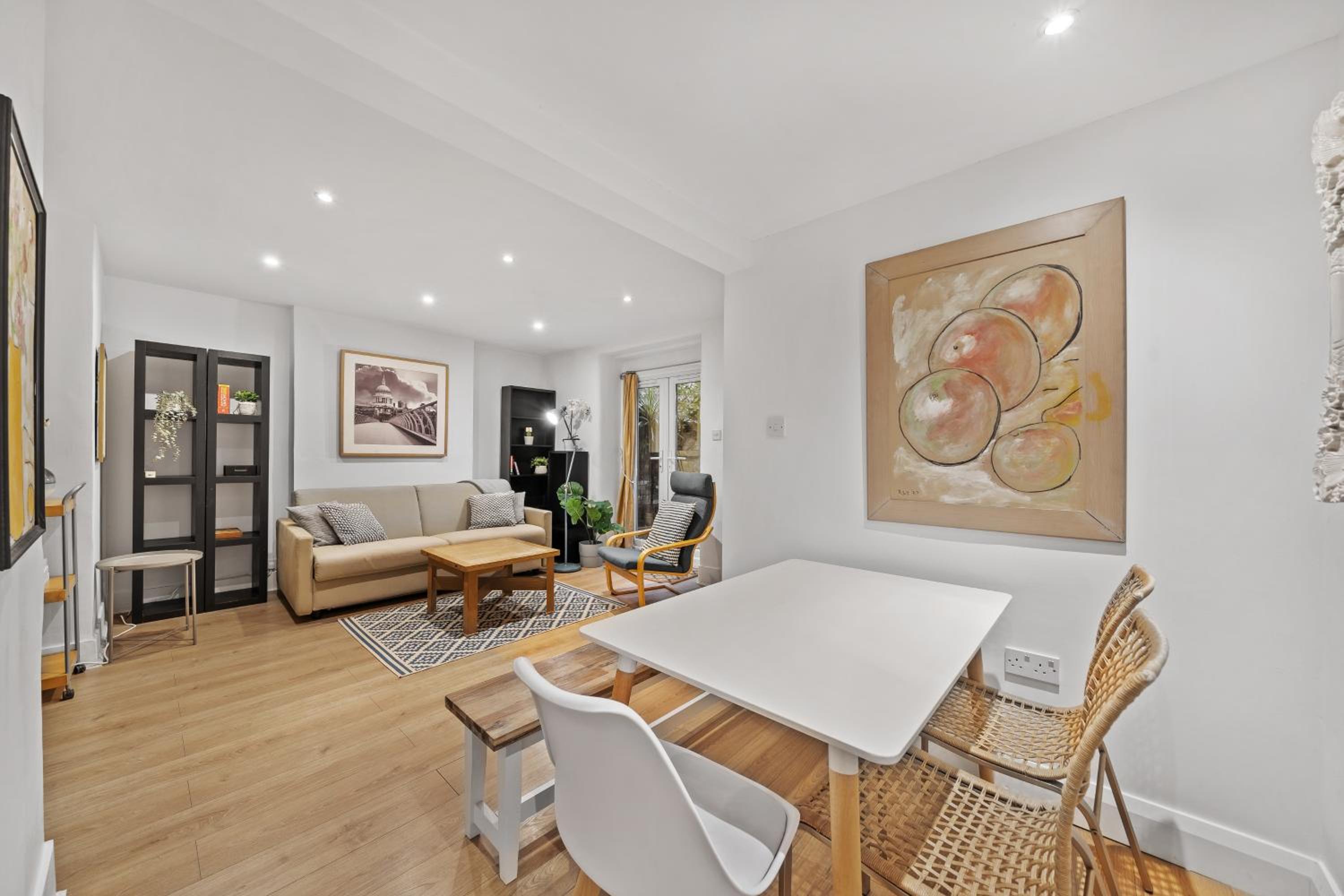 2 BR garden flat in W Kensington