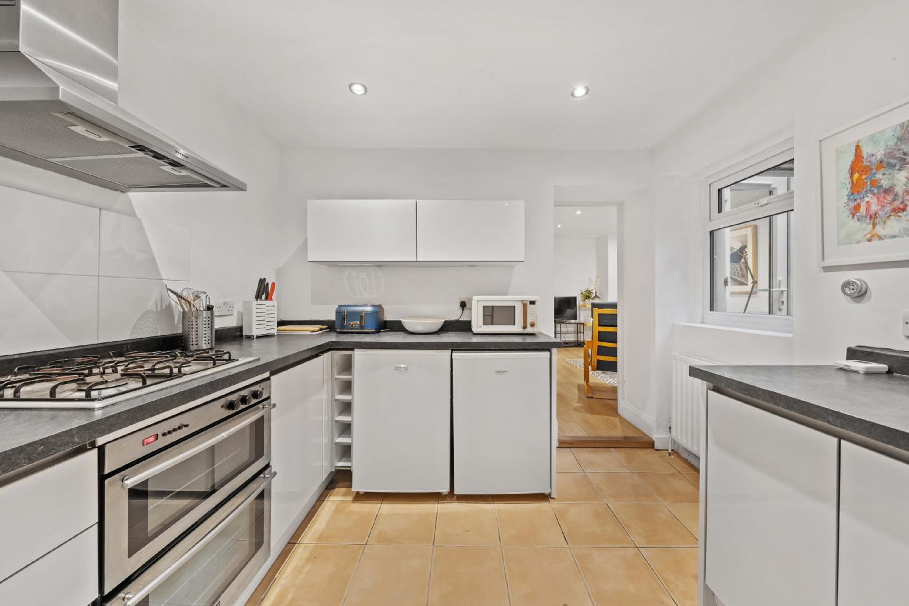2 BR garden flat in W Kensington
