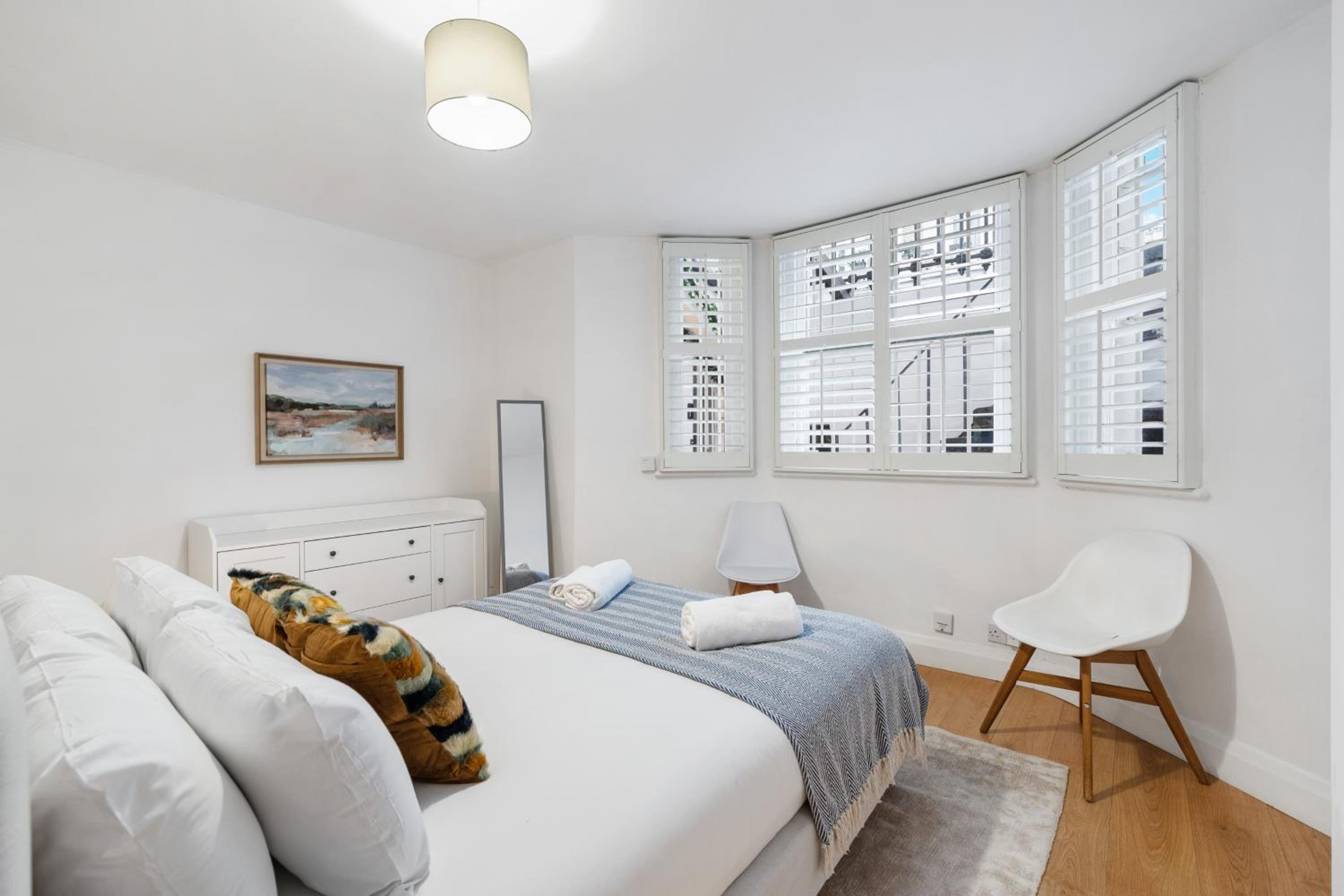 2 BR garden flat in W Kensington