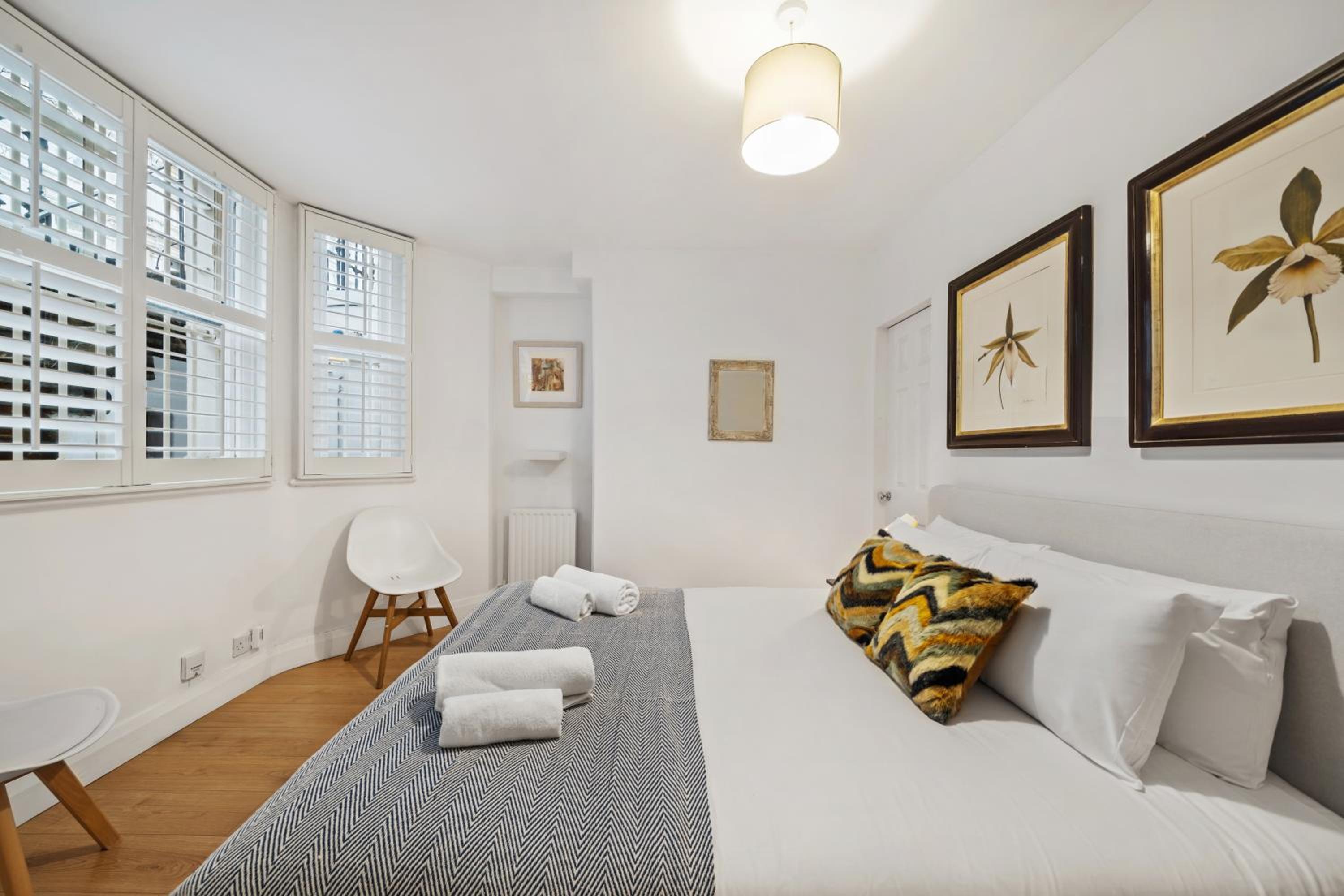 2 BR garden flat in W Kensington