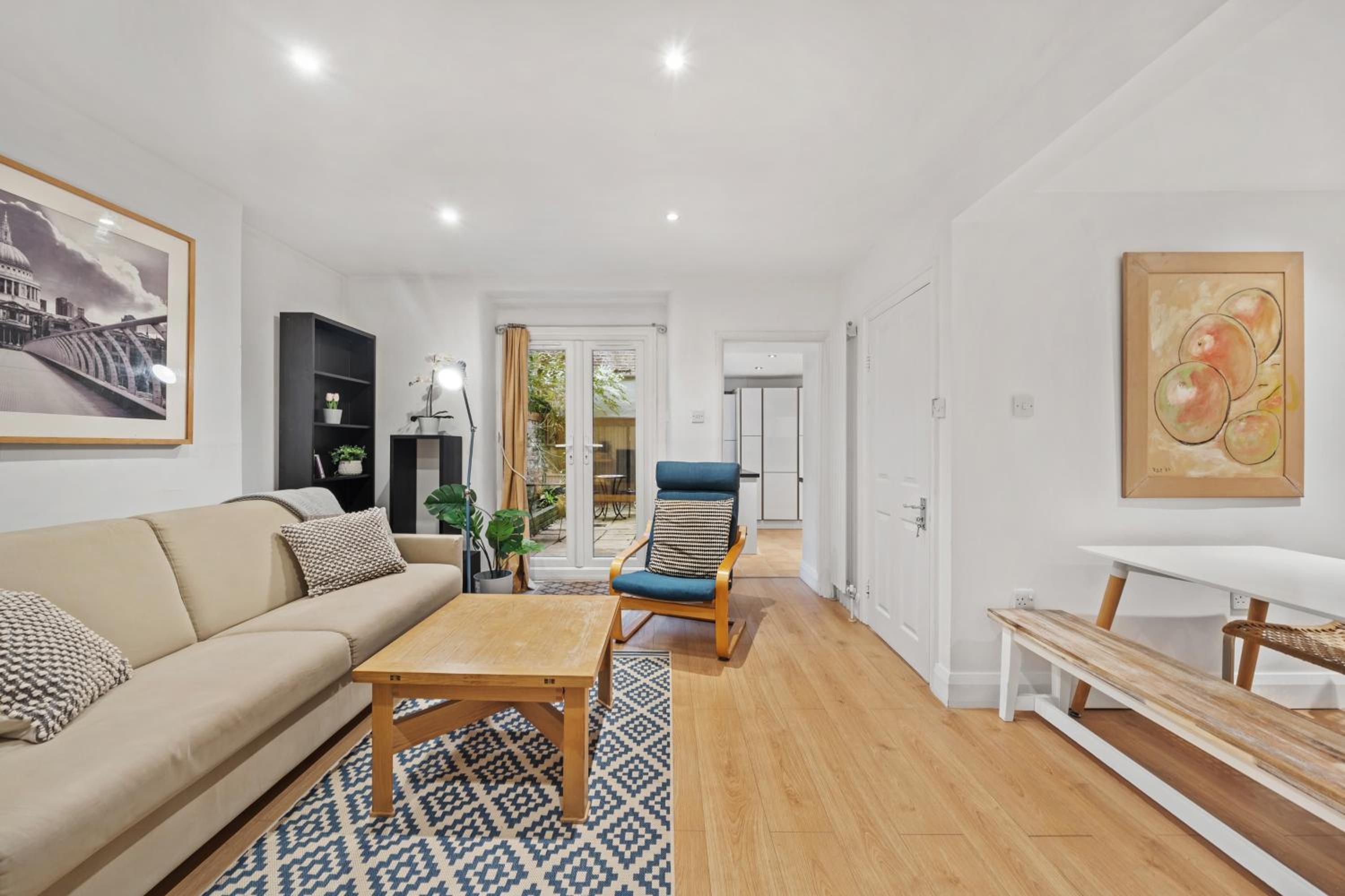2 BR garden flat in W Kensington