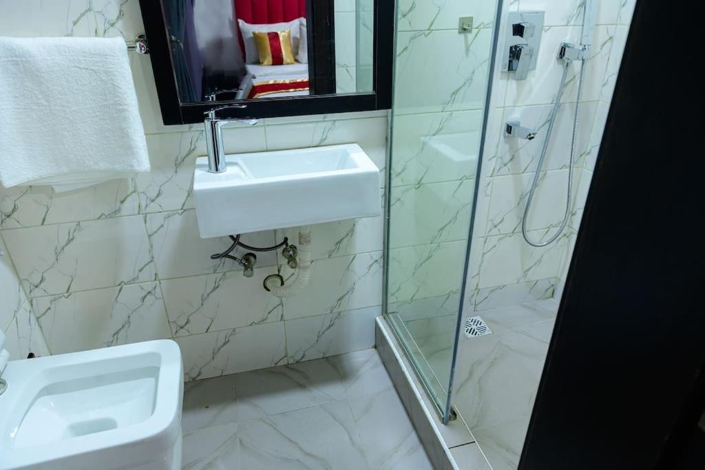 Luxury 4-Beds Apart Abuja-24Hrs/Elect/WIFI/Securi view 5