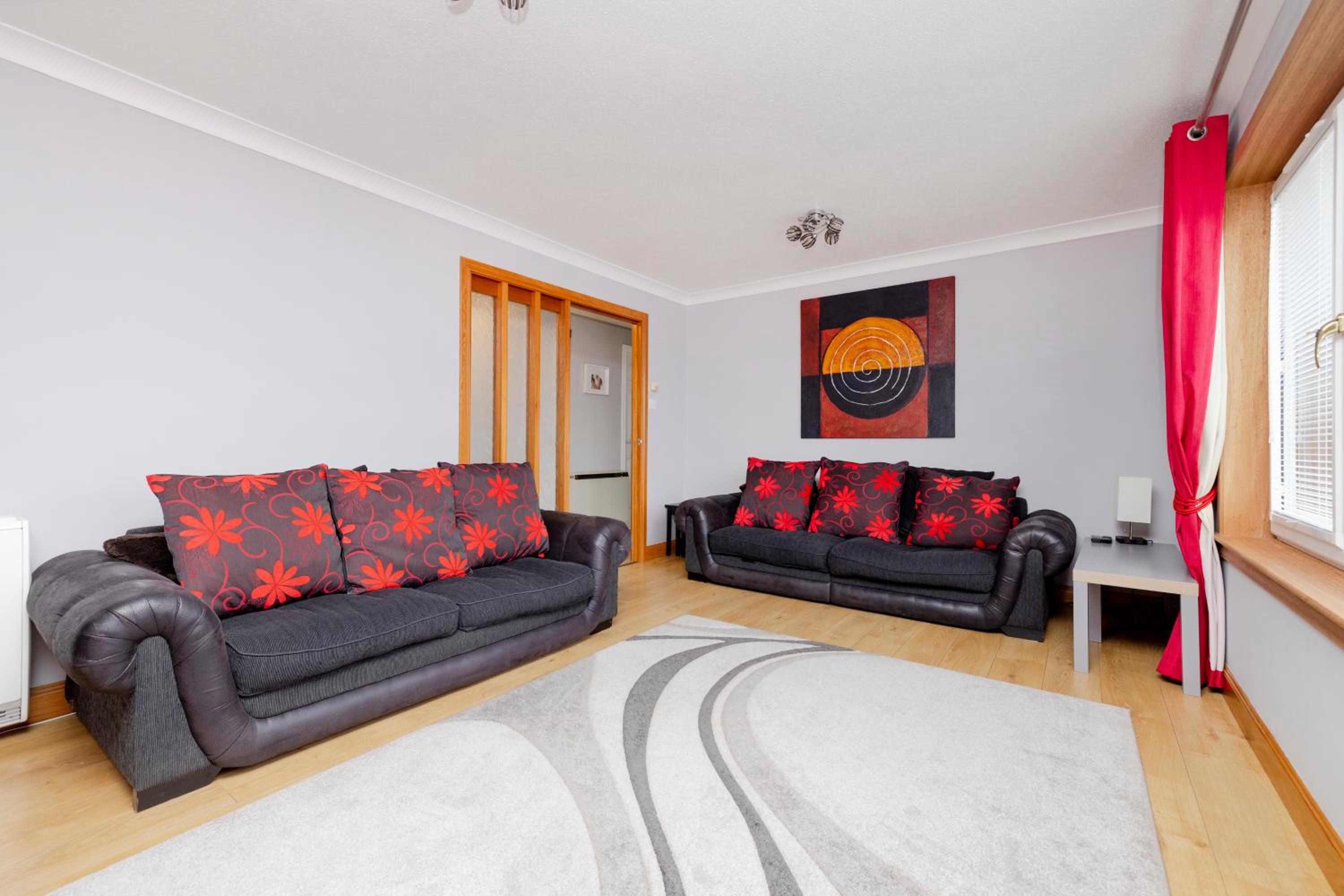 JOIVY Beautiful House with Garden in Pitlochry view 2