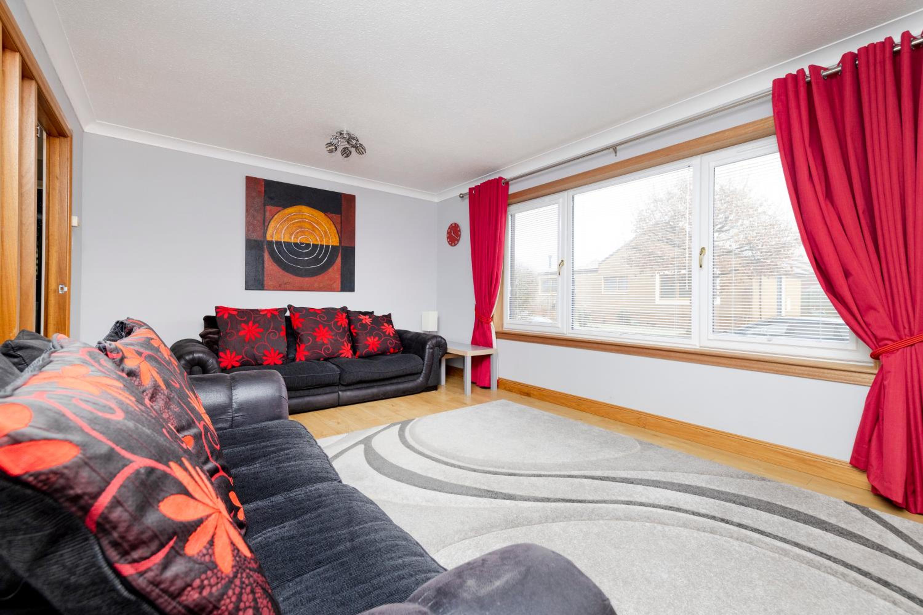 JOIVY Beautiful House with Garden in Pitlochry view 4