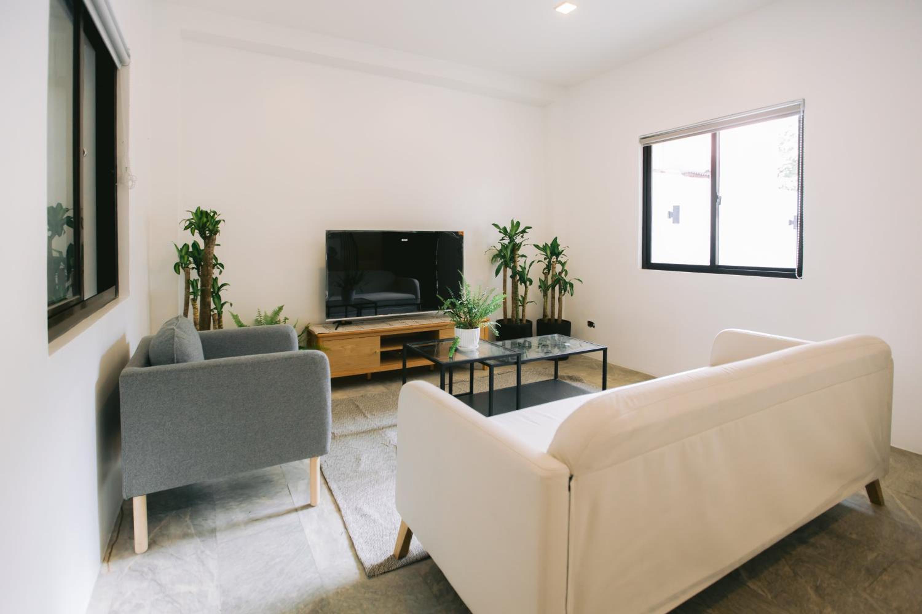 10 Oxford Residences view 3