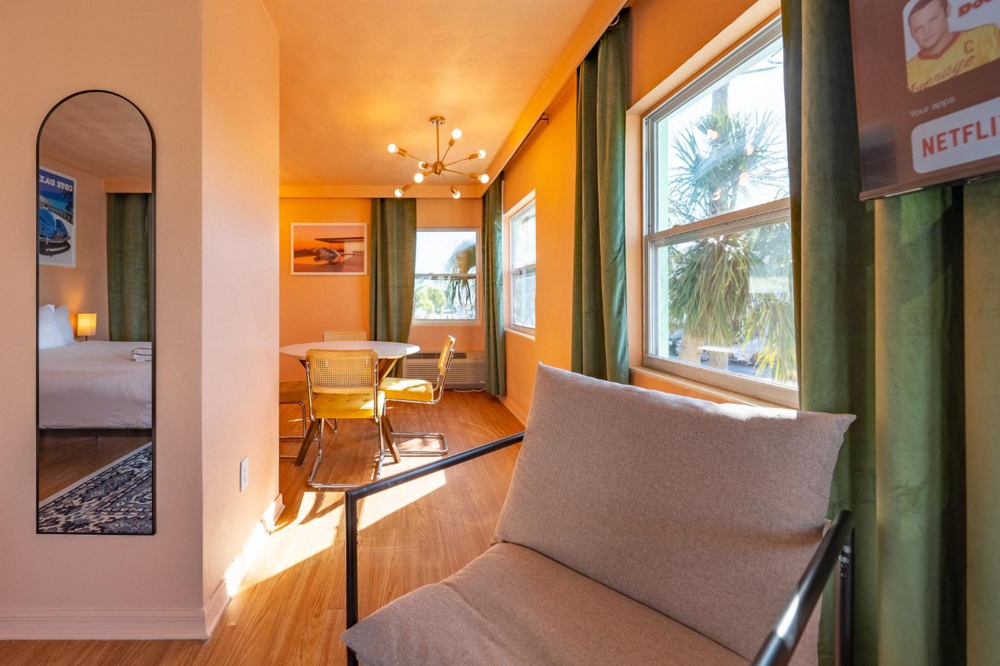 106 Tropical Breeze - Formerly Wells Manor Since 1953