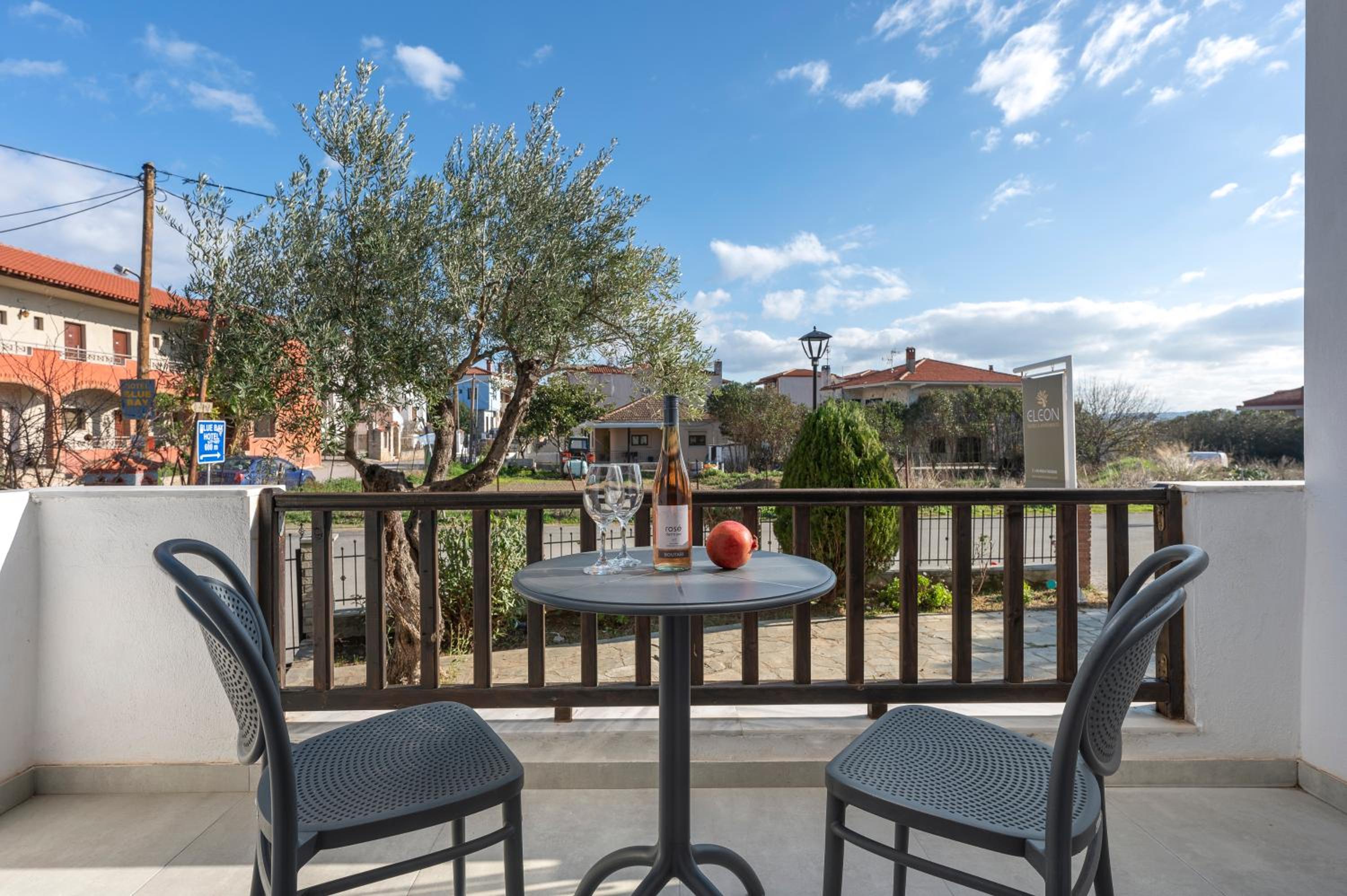 Eleon Suites & Apartments