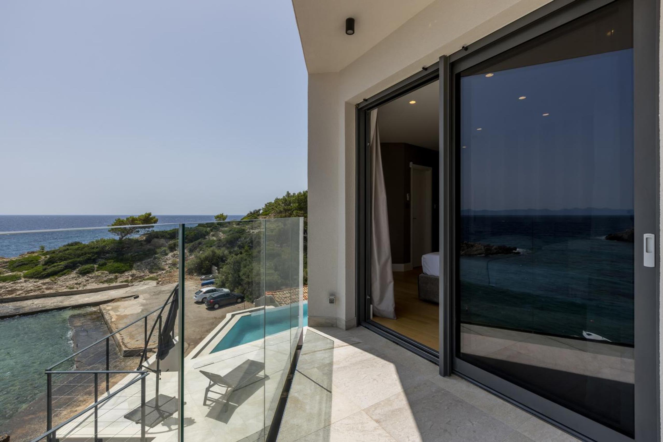 Modern villa Mare at sea in Peljesac