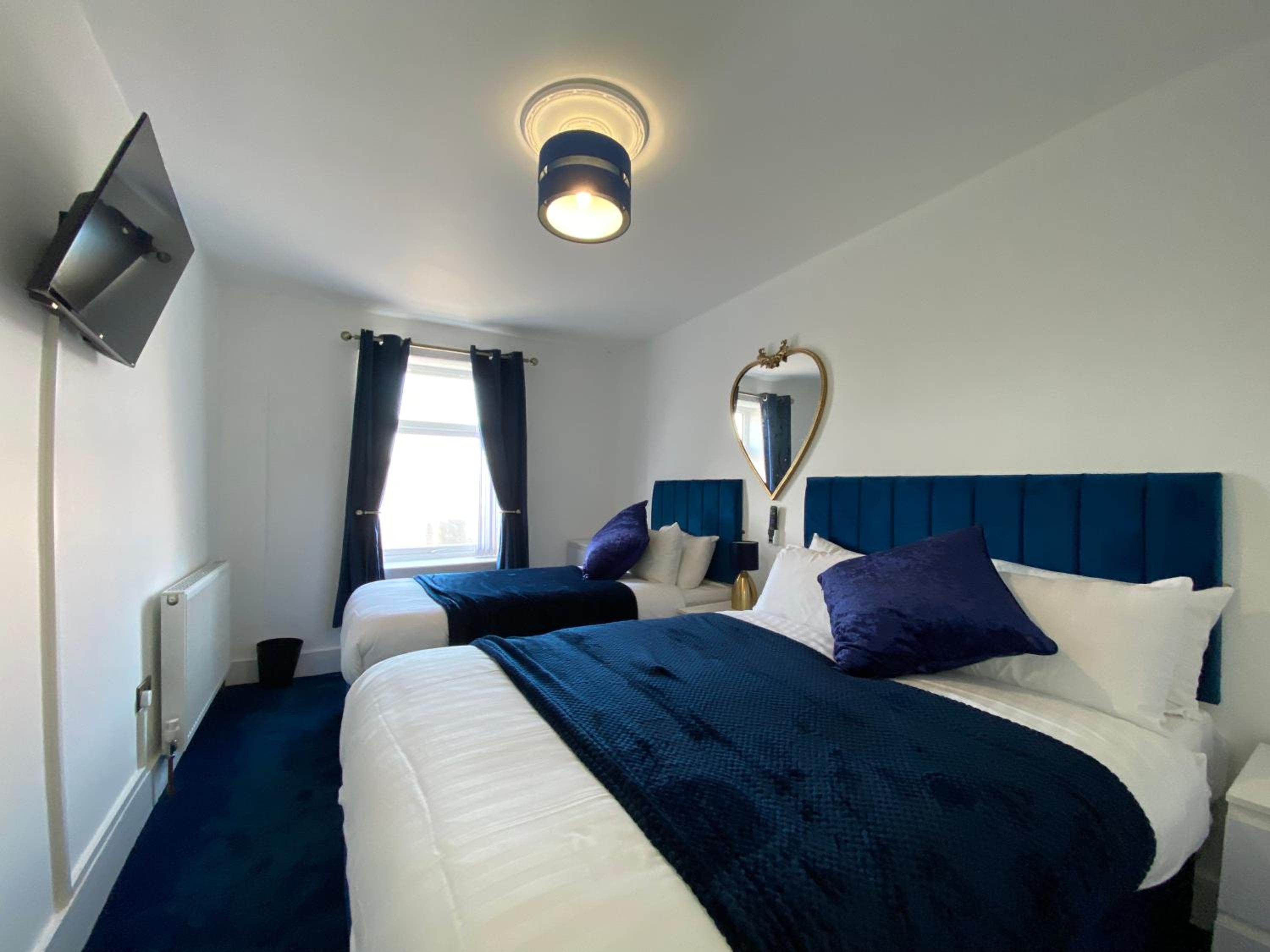 AQUARIUS APARTMENT - SEA VIEW - SLEEPS SEVEN view 5