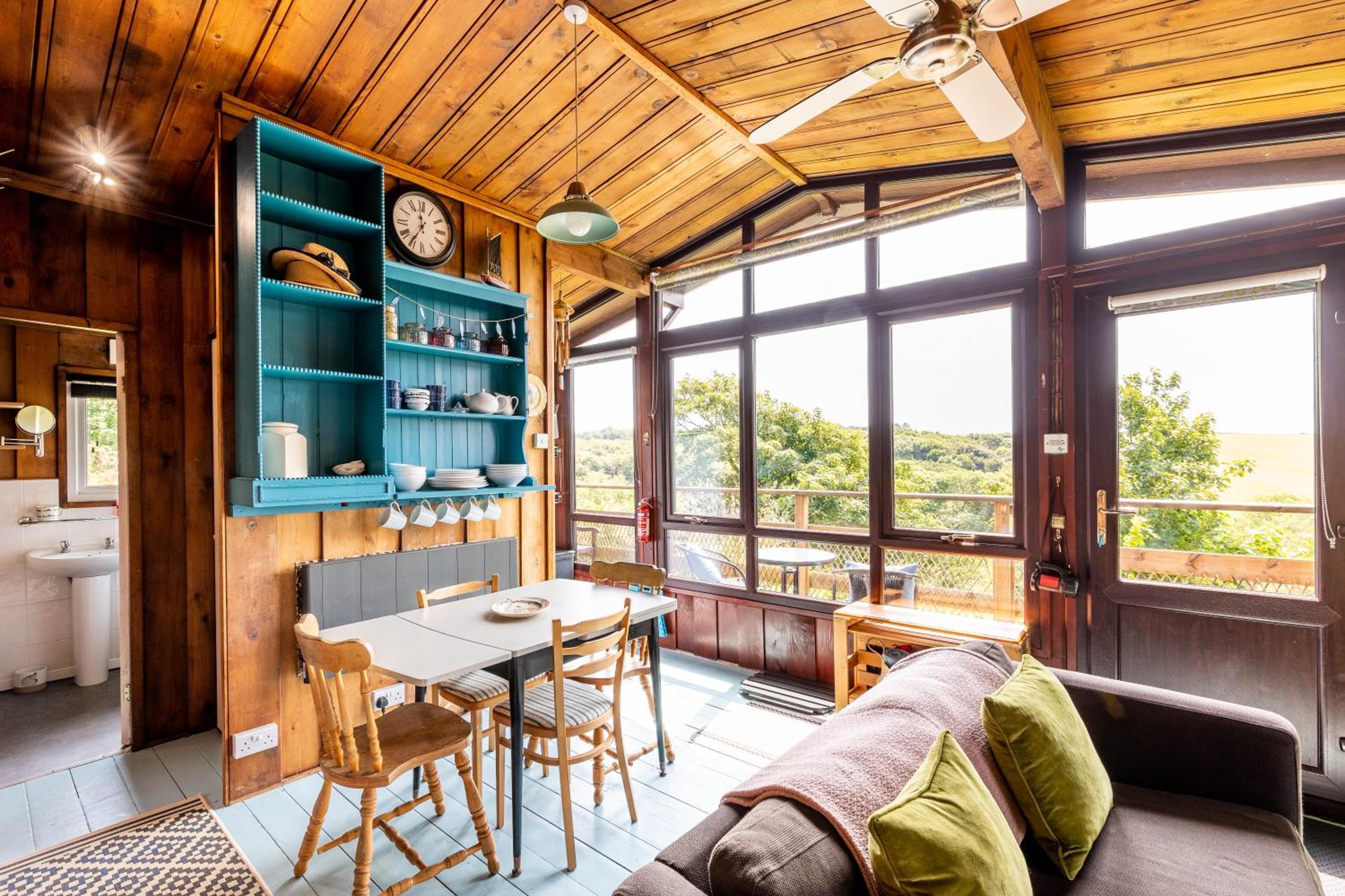 Coastal cabin, spectacular views, doorstep woodland walks, sea 5 mins view 5