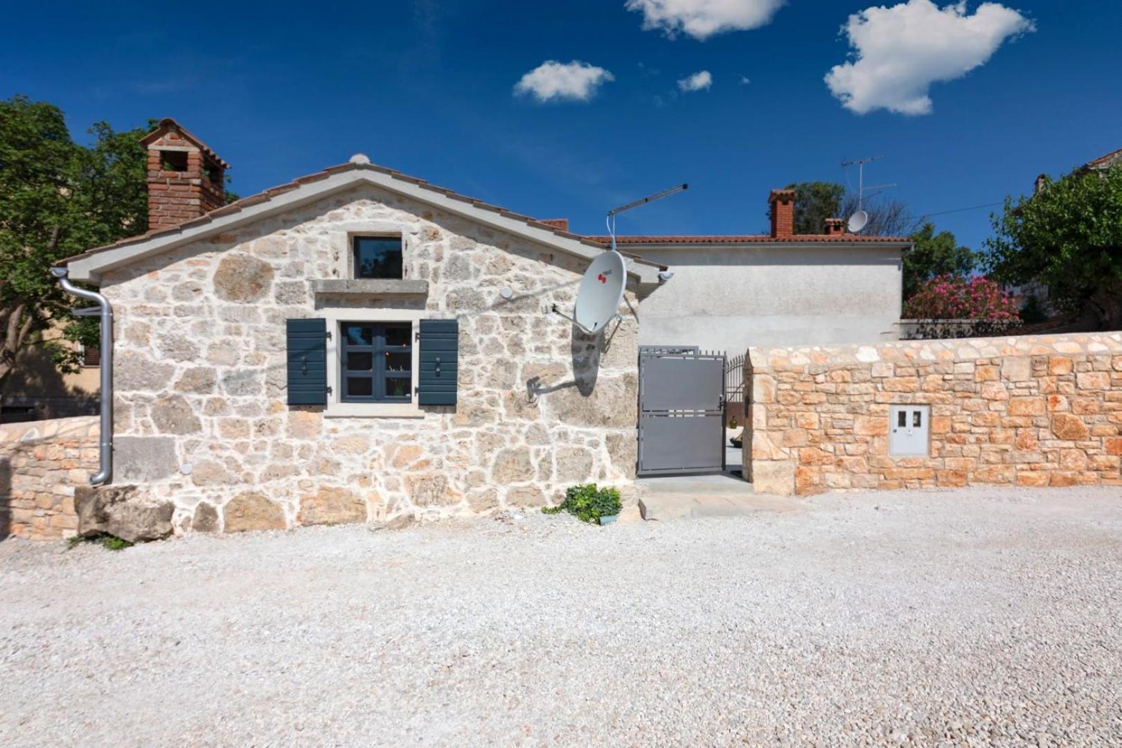 Rustic villa Dvori with outdoor pool in Porec