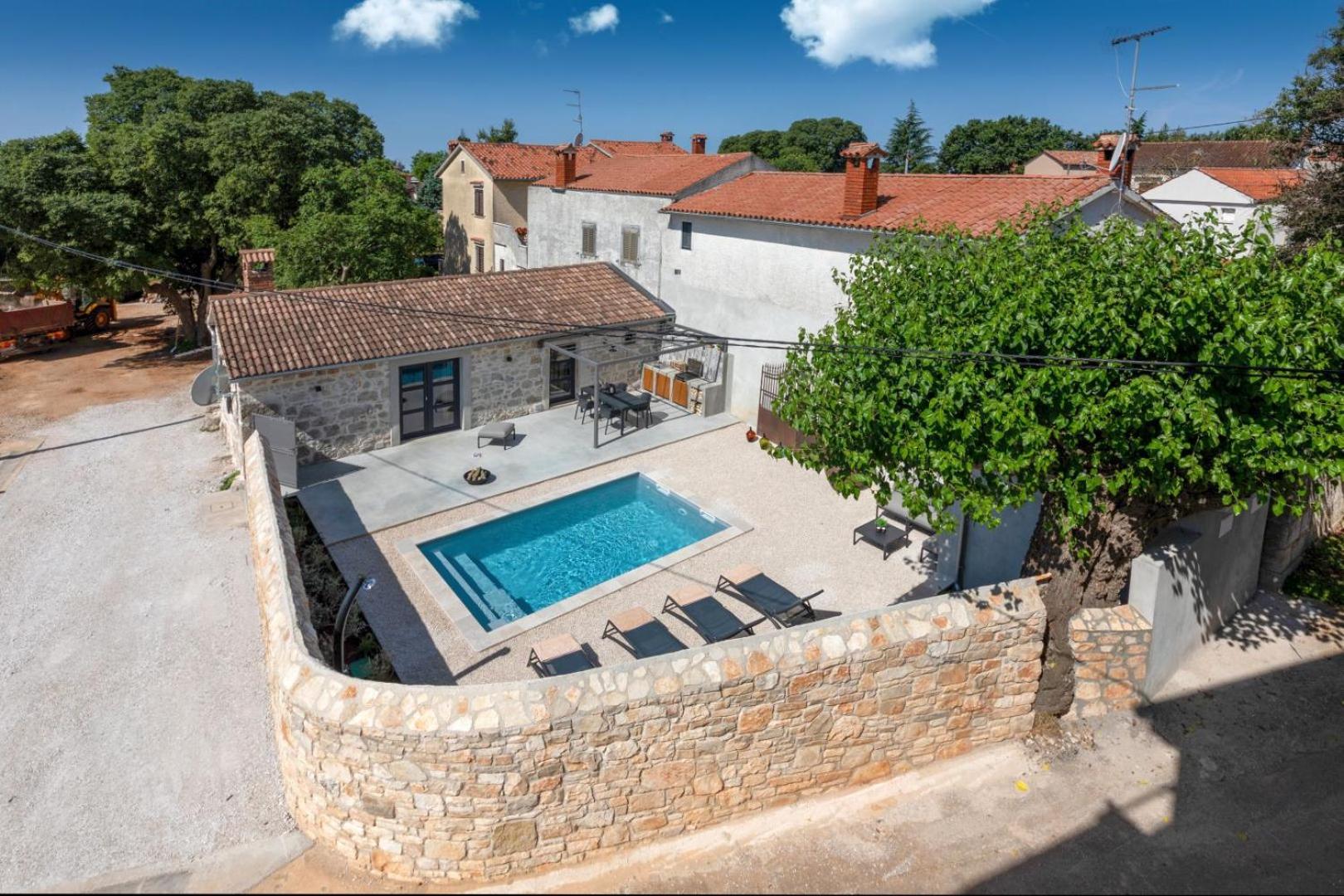 Rustic villa Dvori with outdoor pool in Porec