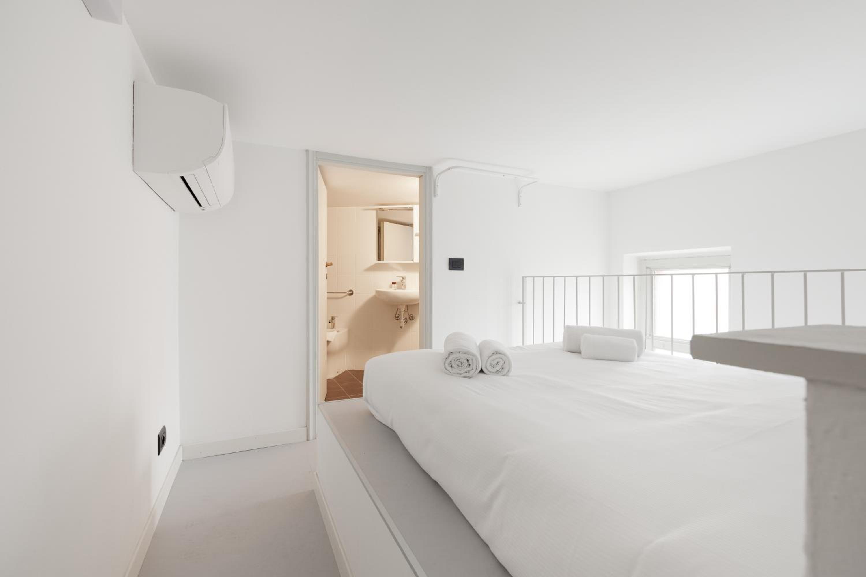 GuestHost - Milano Magenta Long Let Apts