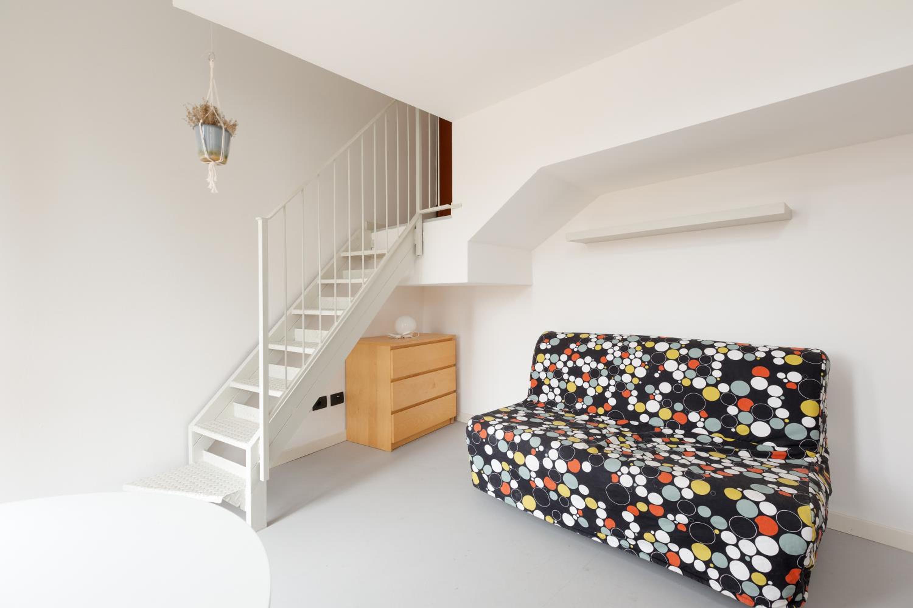 GuestHost - Milano Magenta Long Let Apts
