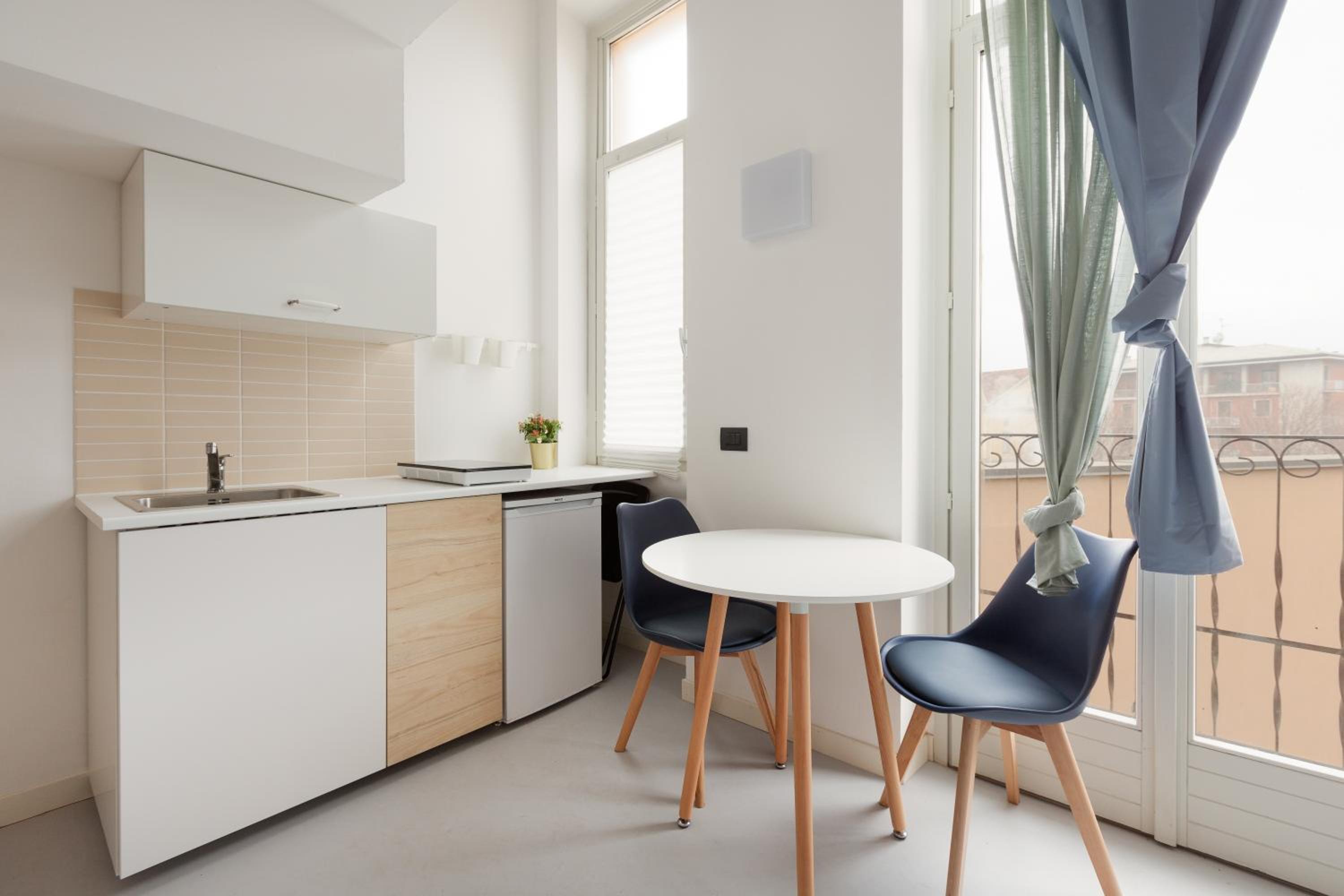 GuestHost - Milano Magenta Long Let Apts