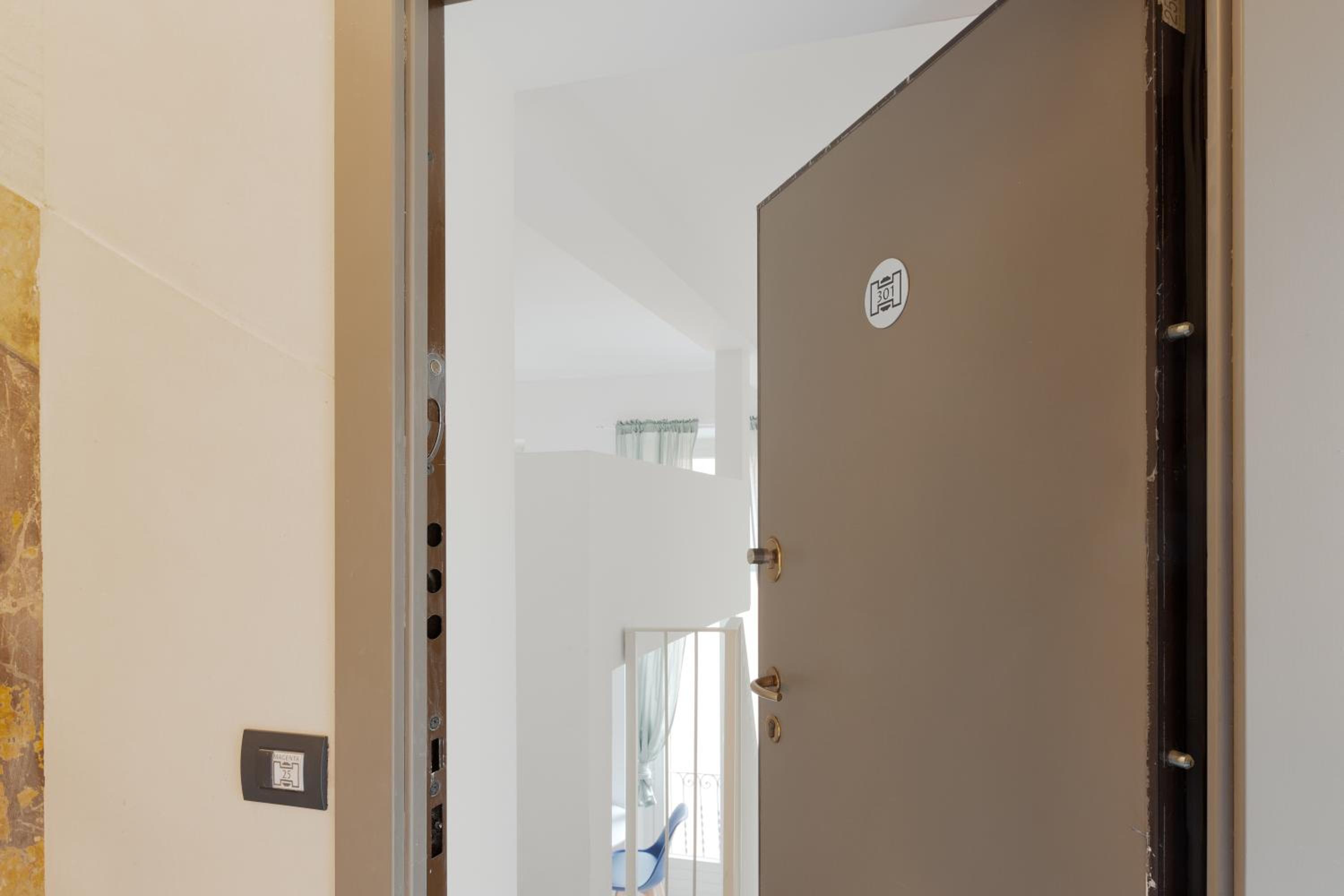 GuestHost - Milano Magenta Long Let Apts