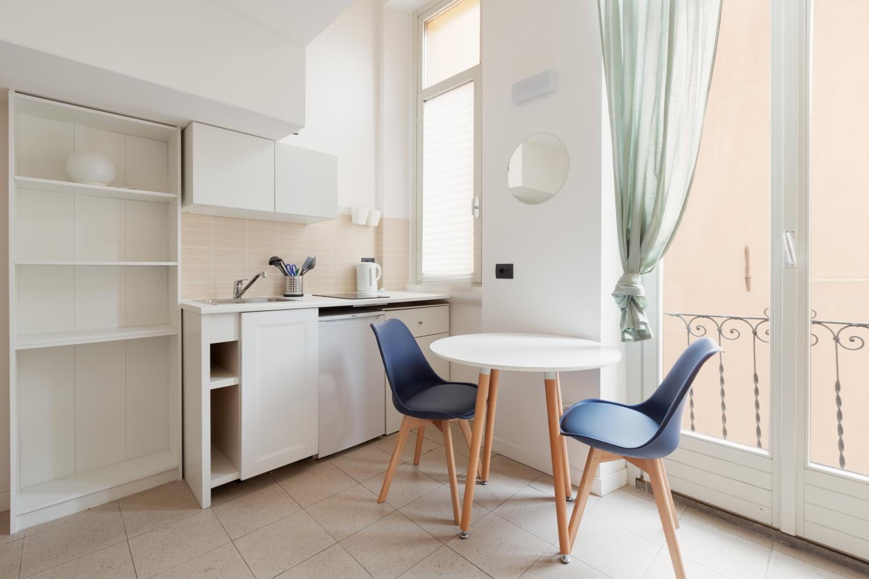 GuestHost - Milano Magenta Long Let Apts