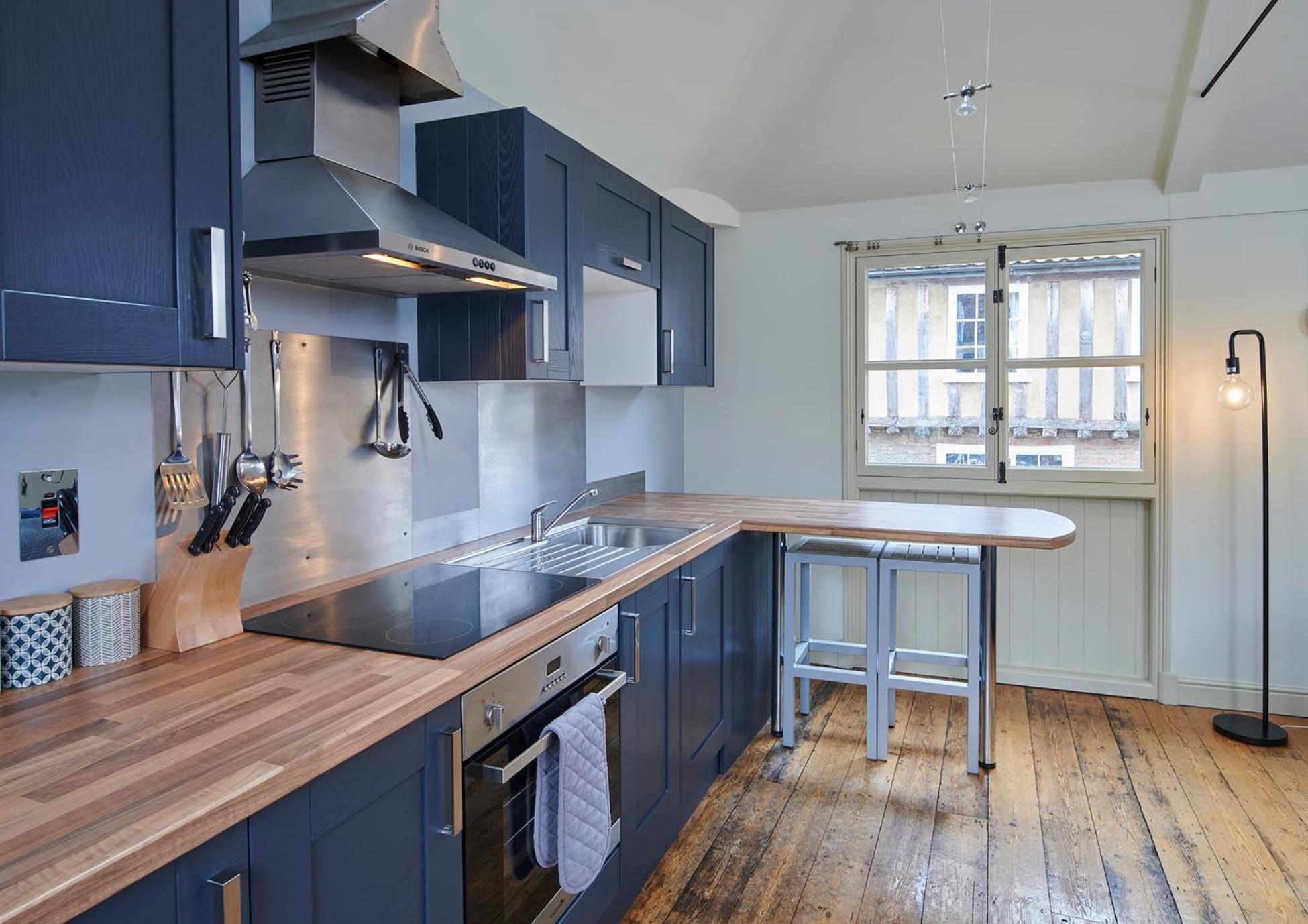 Studio 2 - Central Location Sleeps 4 view 2