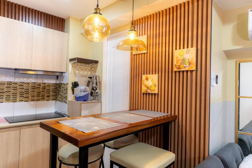 A2J BGC Luxury 2BR Loft Near High Street, Airport view 3