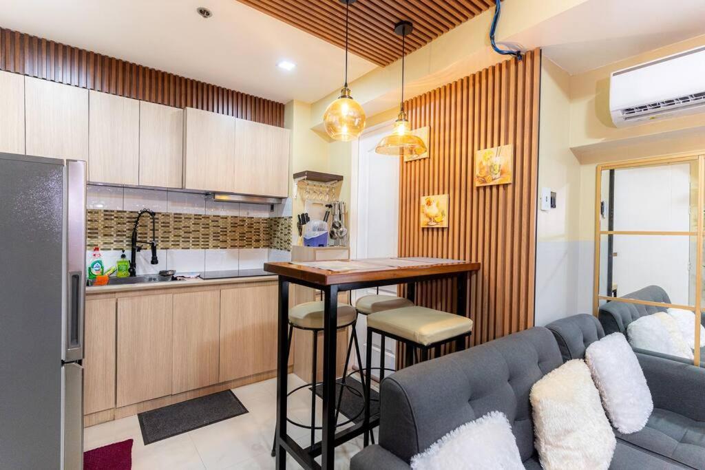 A2J BGC Luxury 2BR Loft Near High Street, Airport view 4