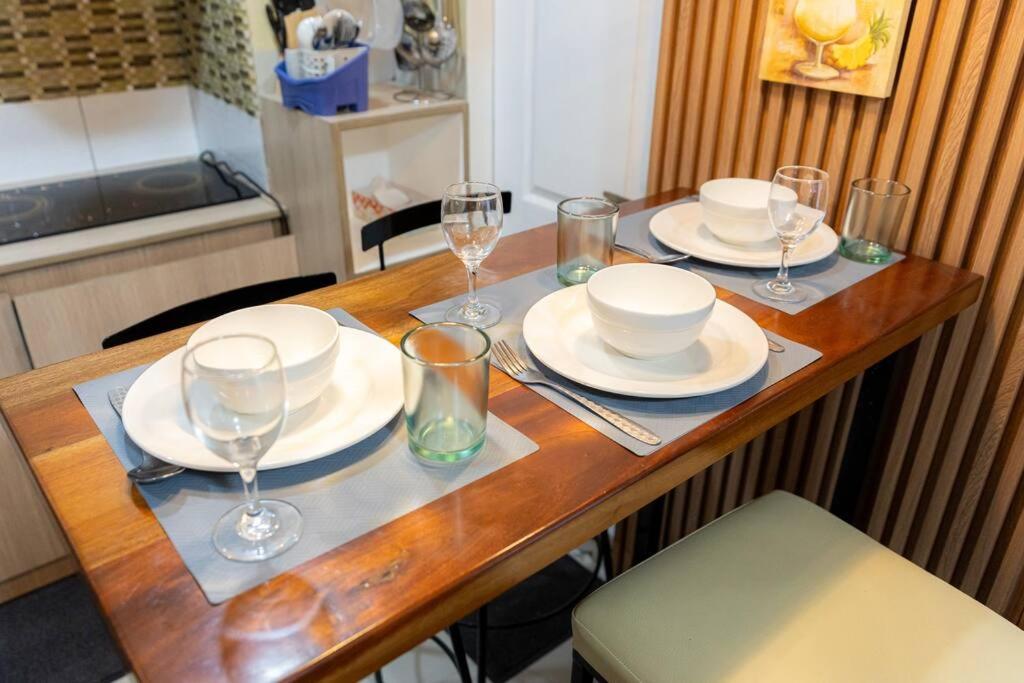 A2J BGC Luxury 2BR Loft Near High Street, Airport view 5