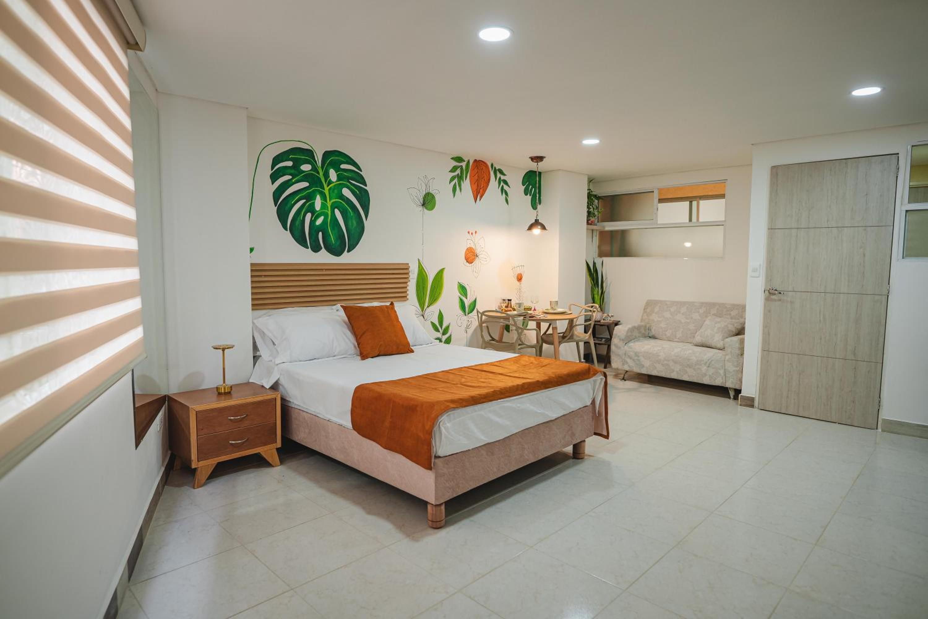 FLORA New & beautiful studio apartment with rooftop