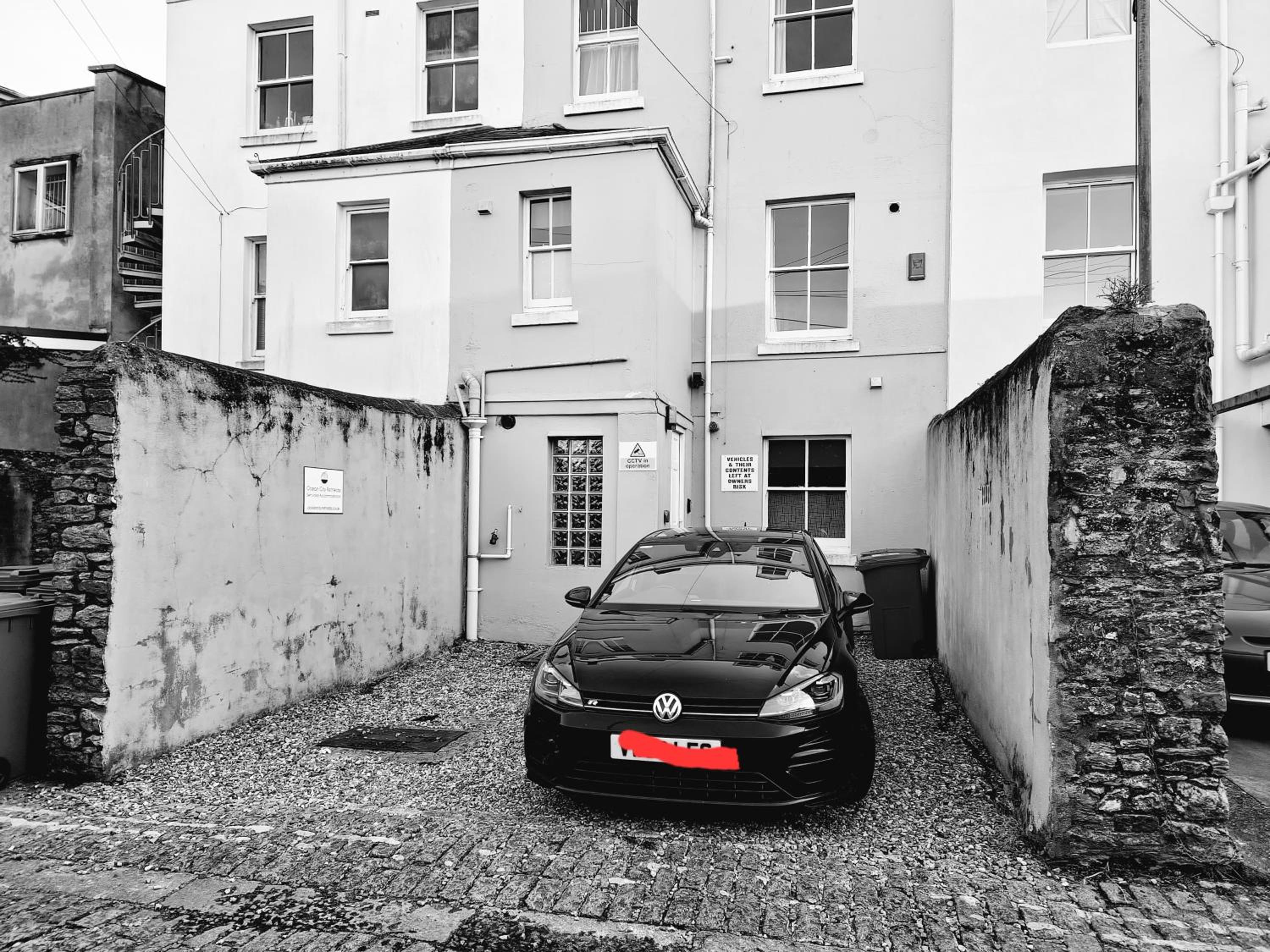 Harbour Court Plymouth - Free Parking - tucked away on the Barbican with courtyard - by Ocean City Retreats view 4