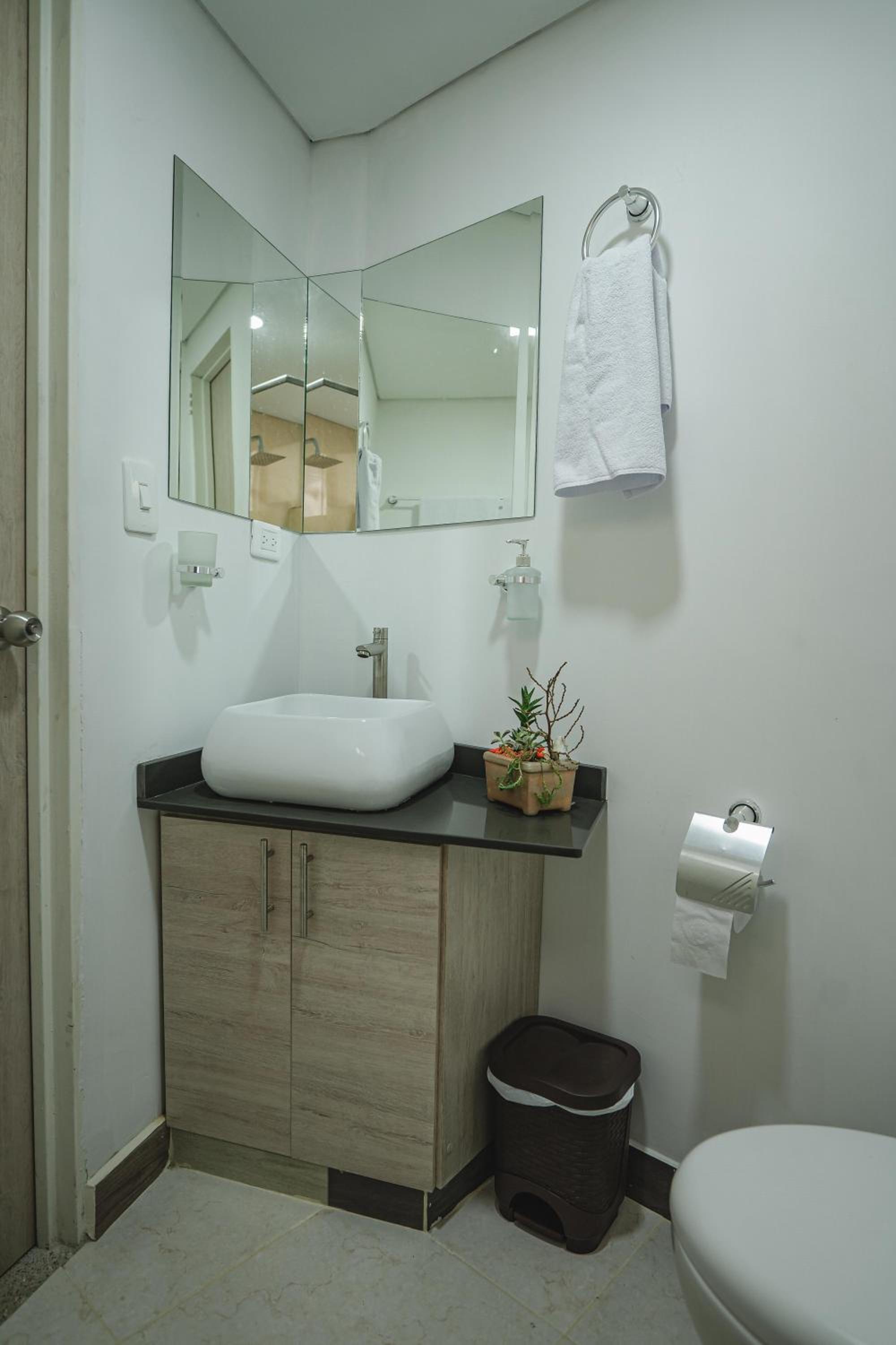 FLORA New & beautiful studio apartment with rooftop