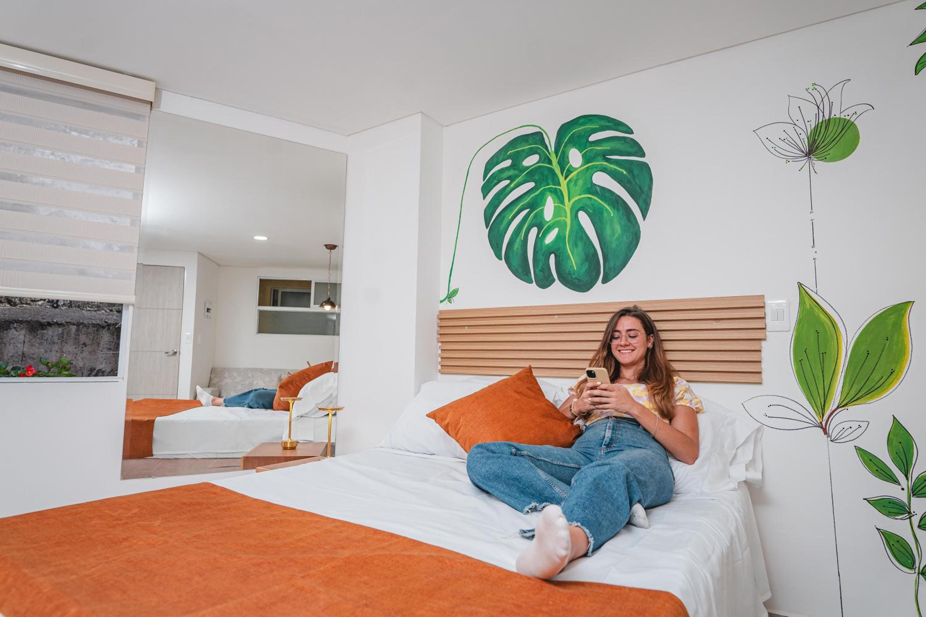 FLORA New & beautiful studio apartment with rooftop