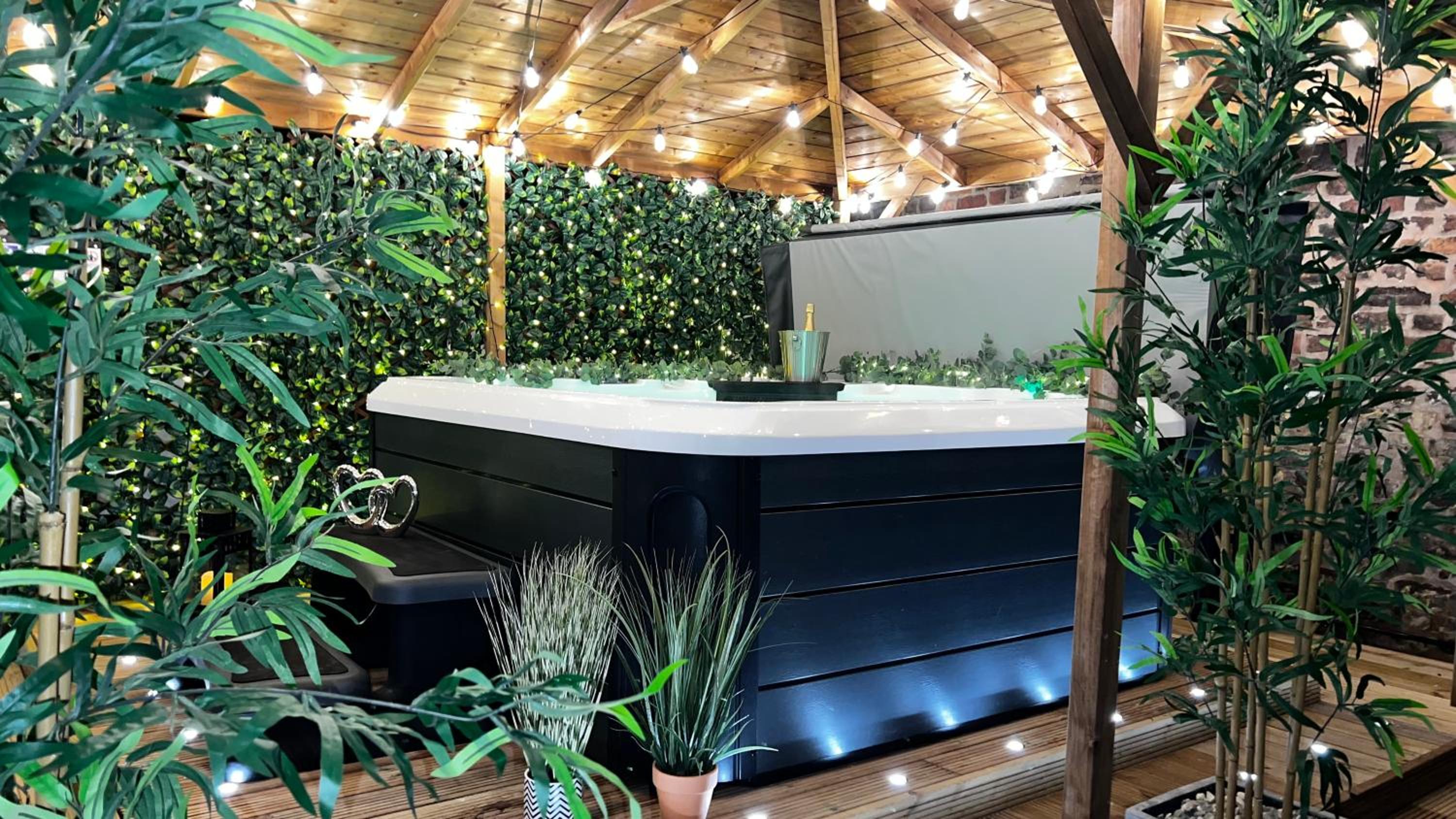 Romance On The Rows - Hot Tub City Centre view 4