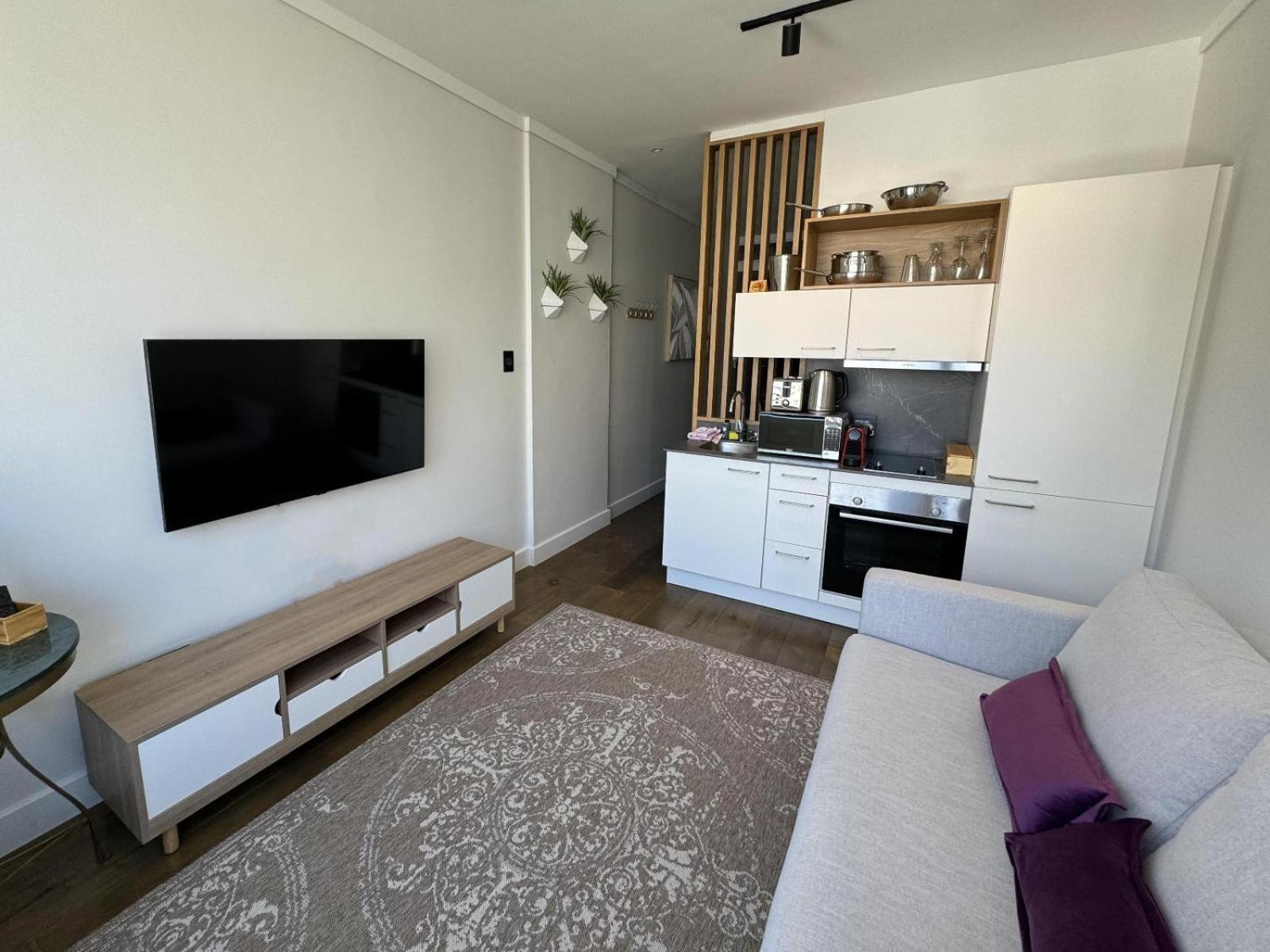 Bree Street Apartment - Explore, Eat, Experience Cape Town view 3