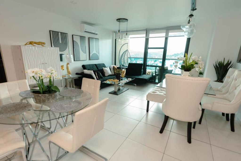 Luxury 3BR Penthouse in Astria 1408