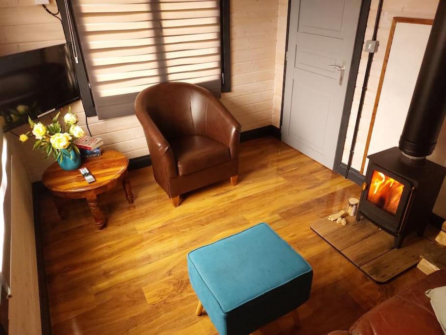 The Malvern Hills, Courtyard Cabins, Barbara Cabin view 2