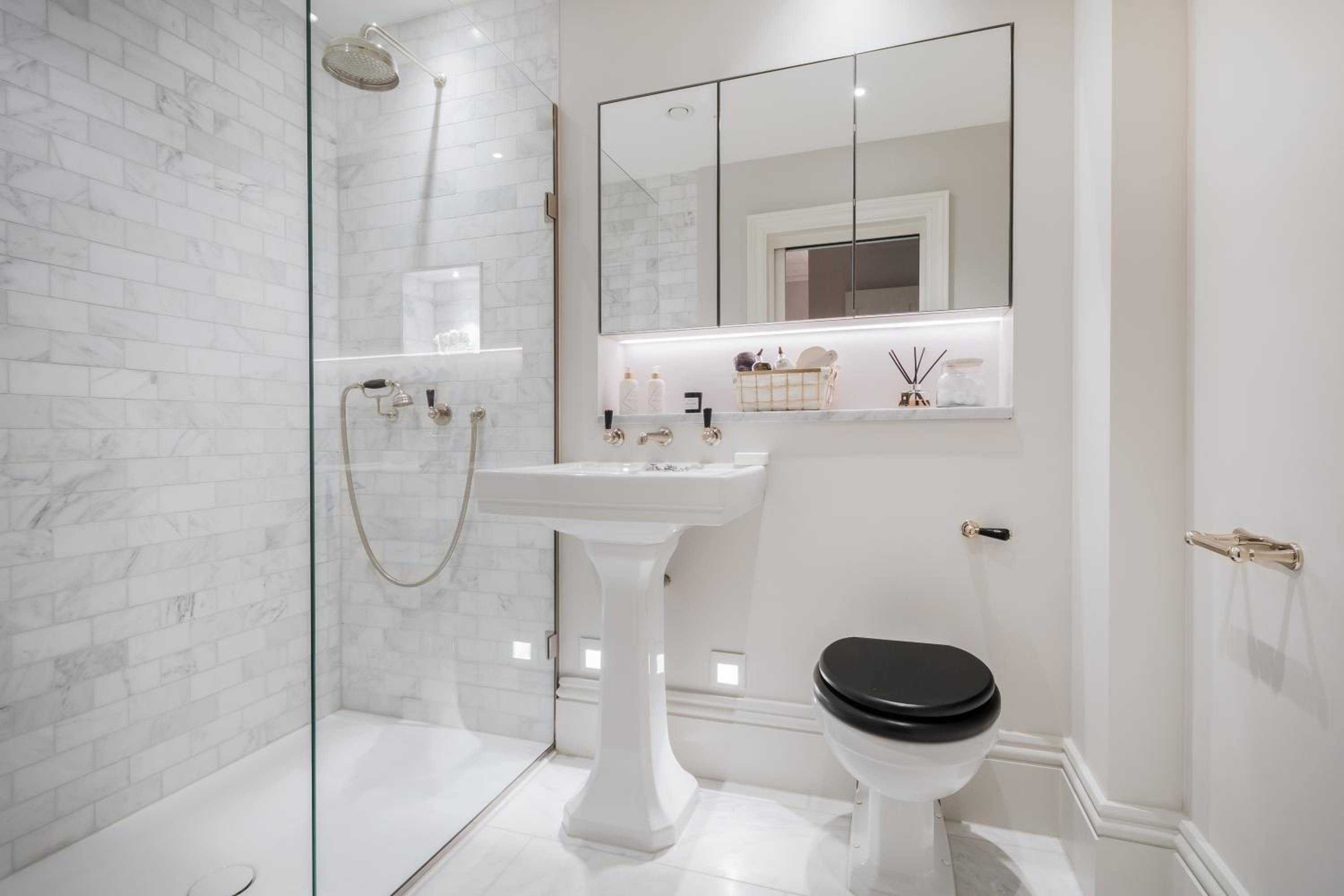 Air Con-Stunning Contemporary Design-Very Spacious