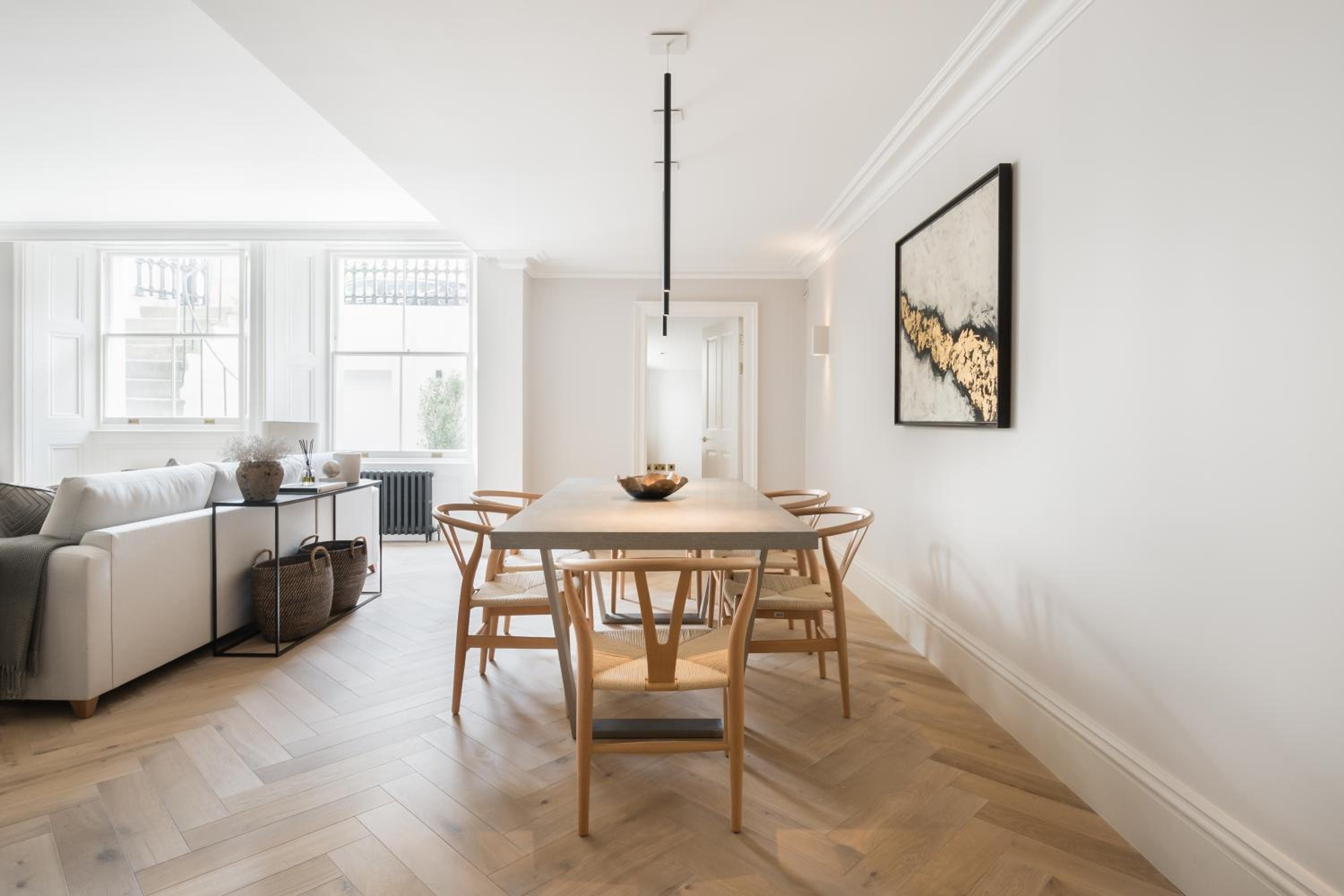 Air Con-Stunning Contemporary Design-Very Spacious