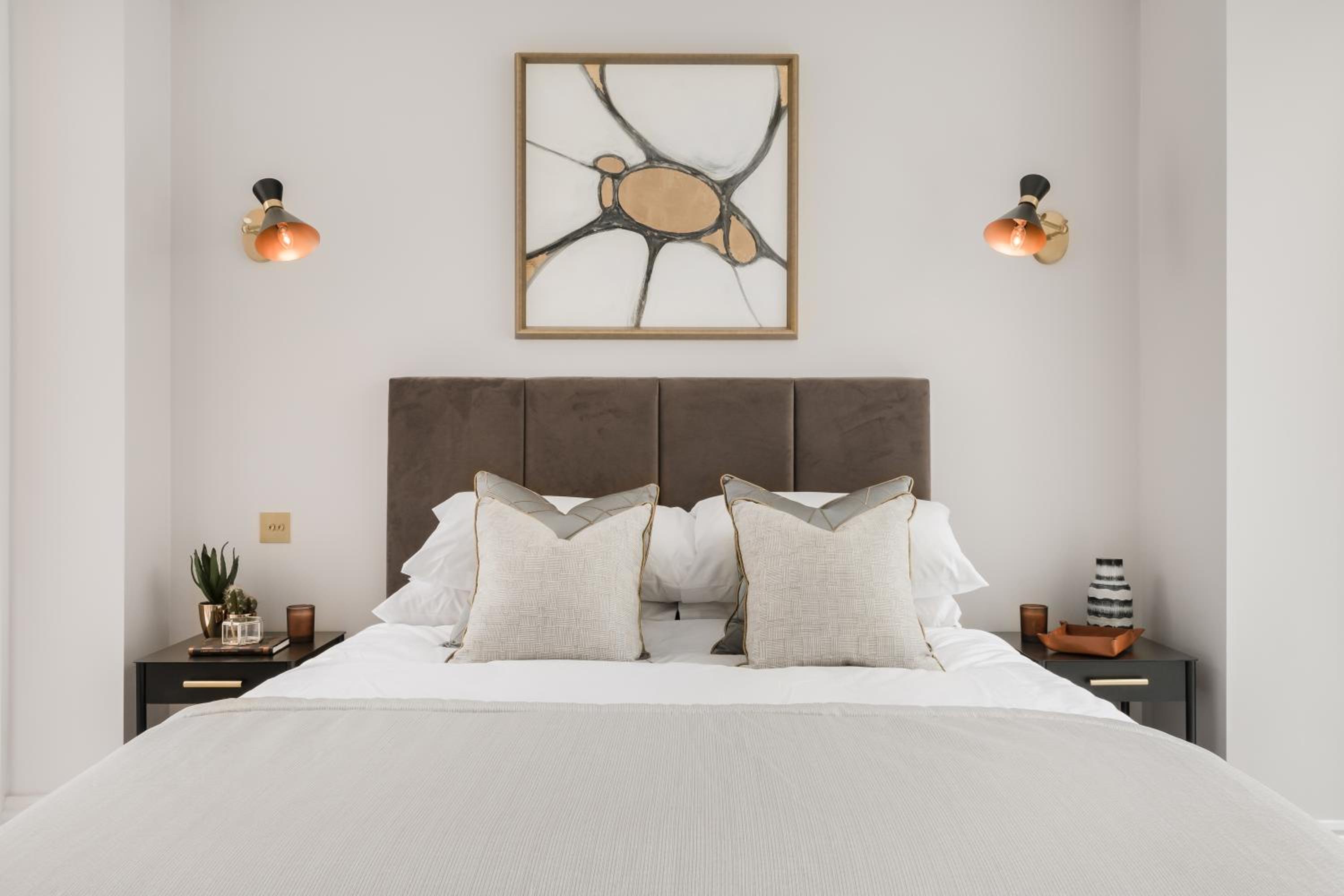Air Con-Stunning Contemporary Design-Very Spacious