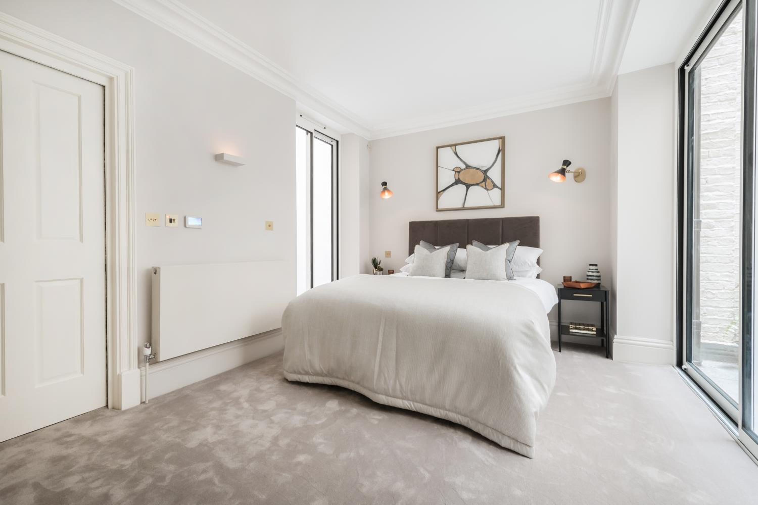 Air Con-Stunning Contemporary Design-Very Spacious