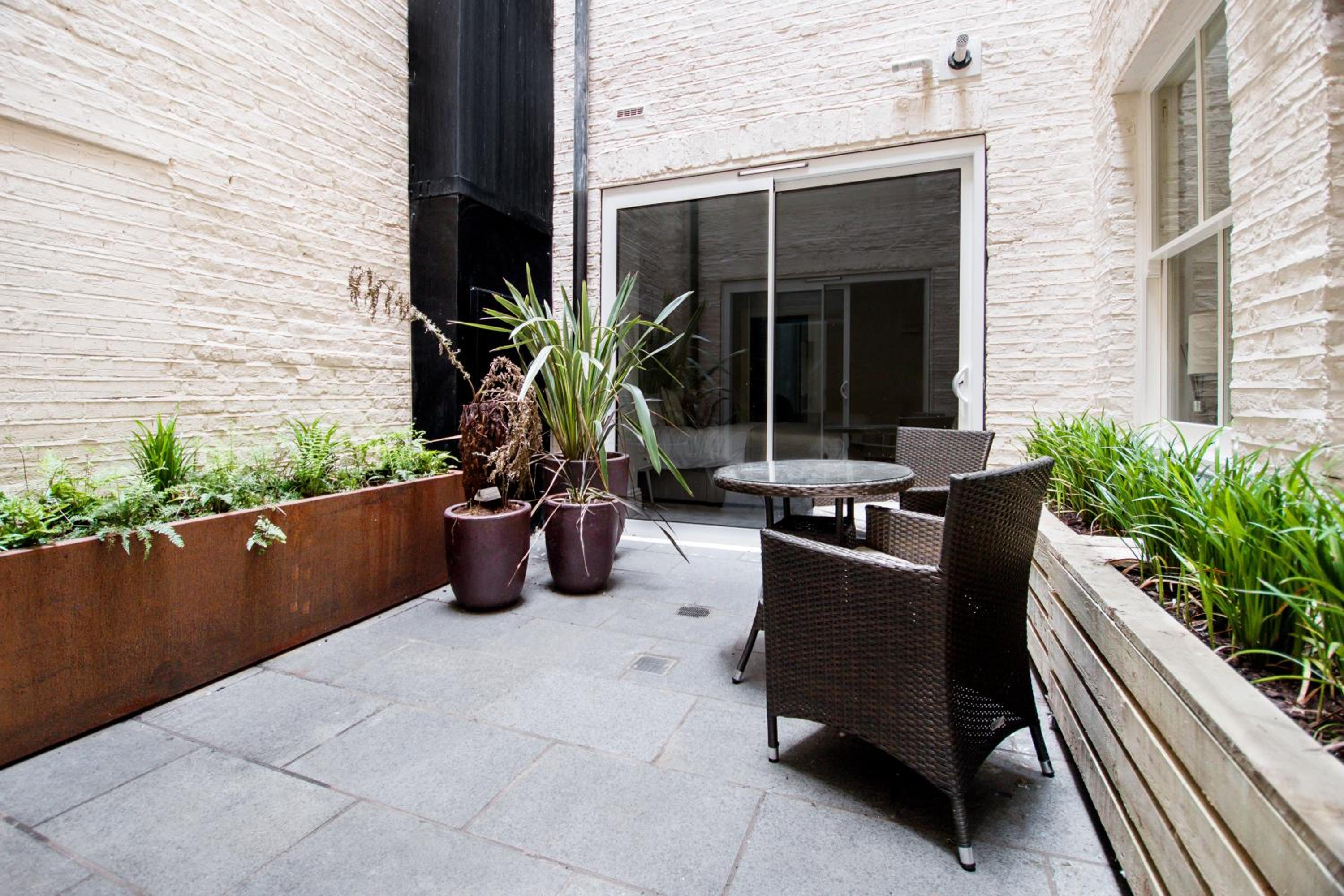 Air Con-Stunning Contemporary Design-Very Spacious