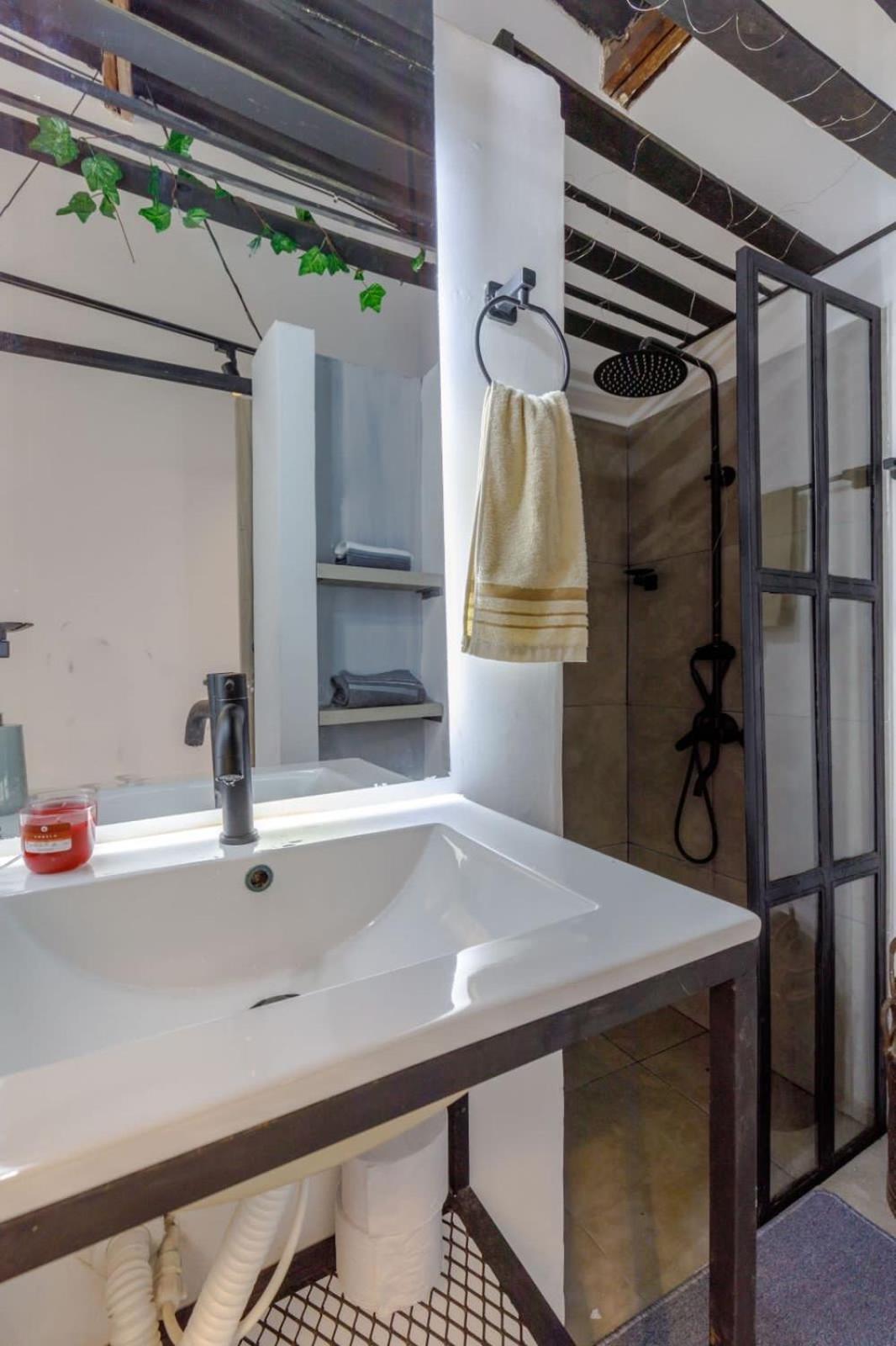 Apartamento rústico industrial , enfrente de hotel prado