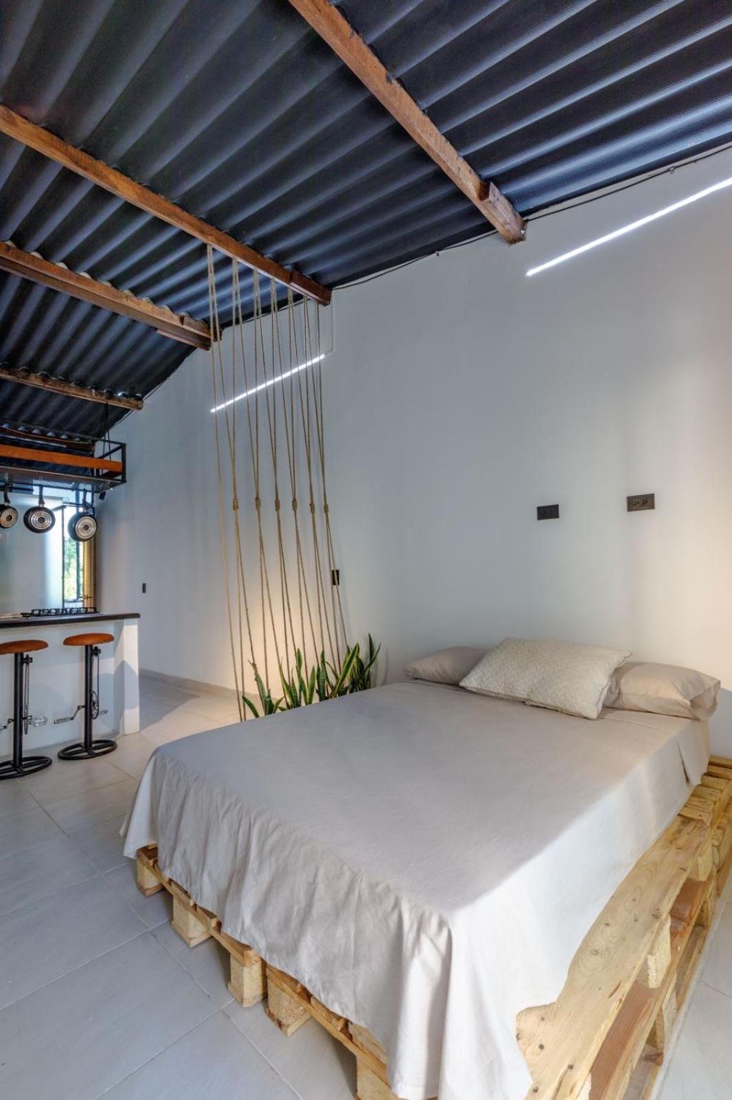 Apartamento rústico industrial , enfrente de hotel prado