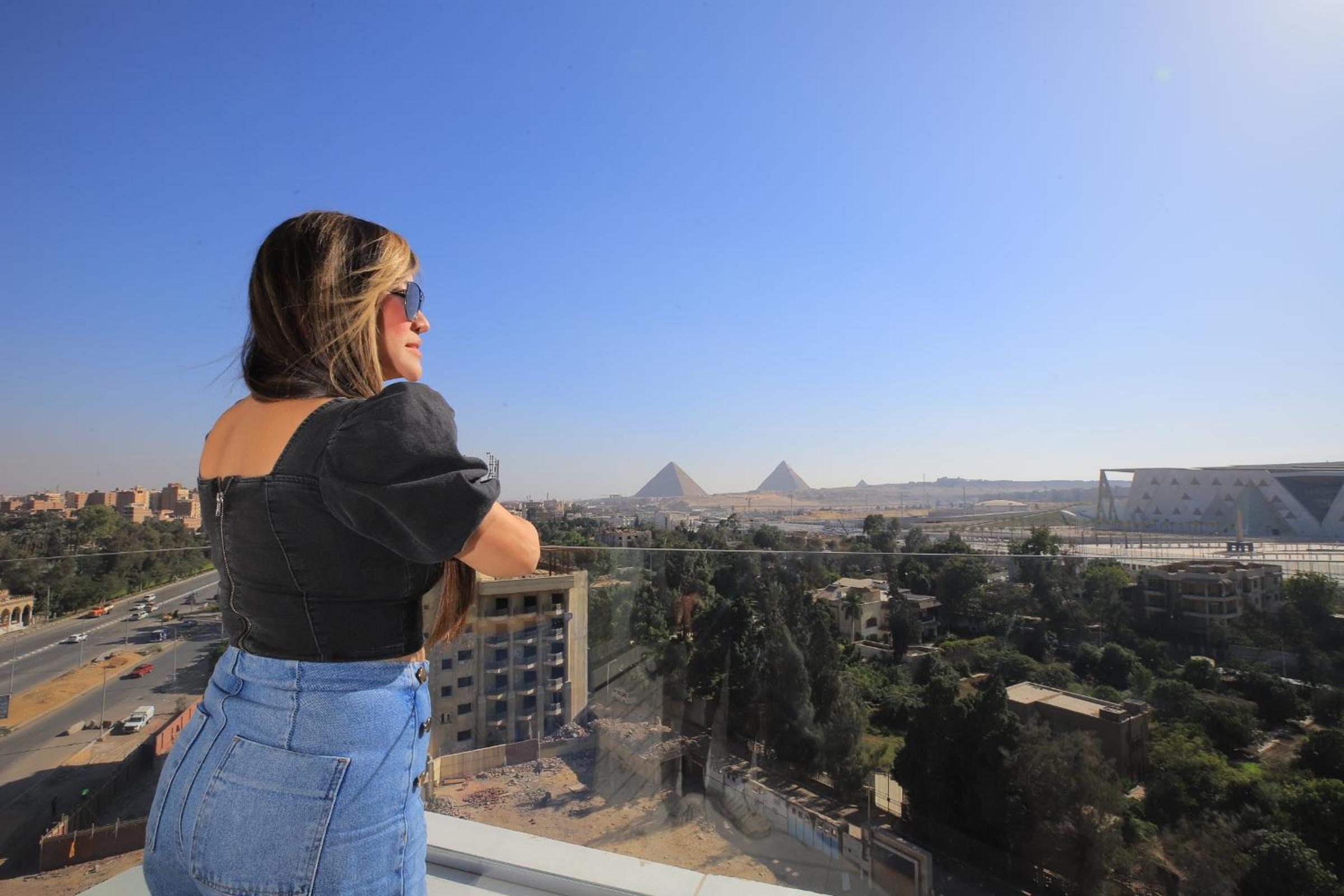 WOW Pyramids Inn With Rooftop Lounge