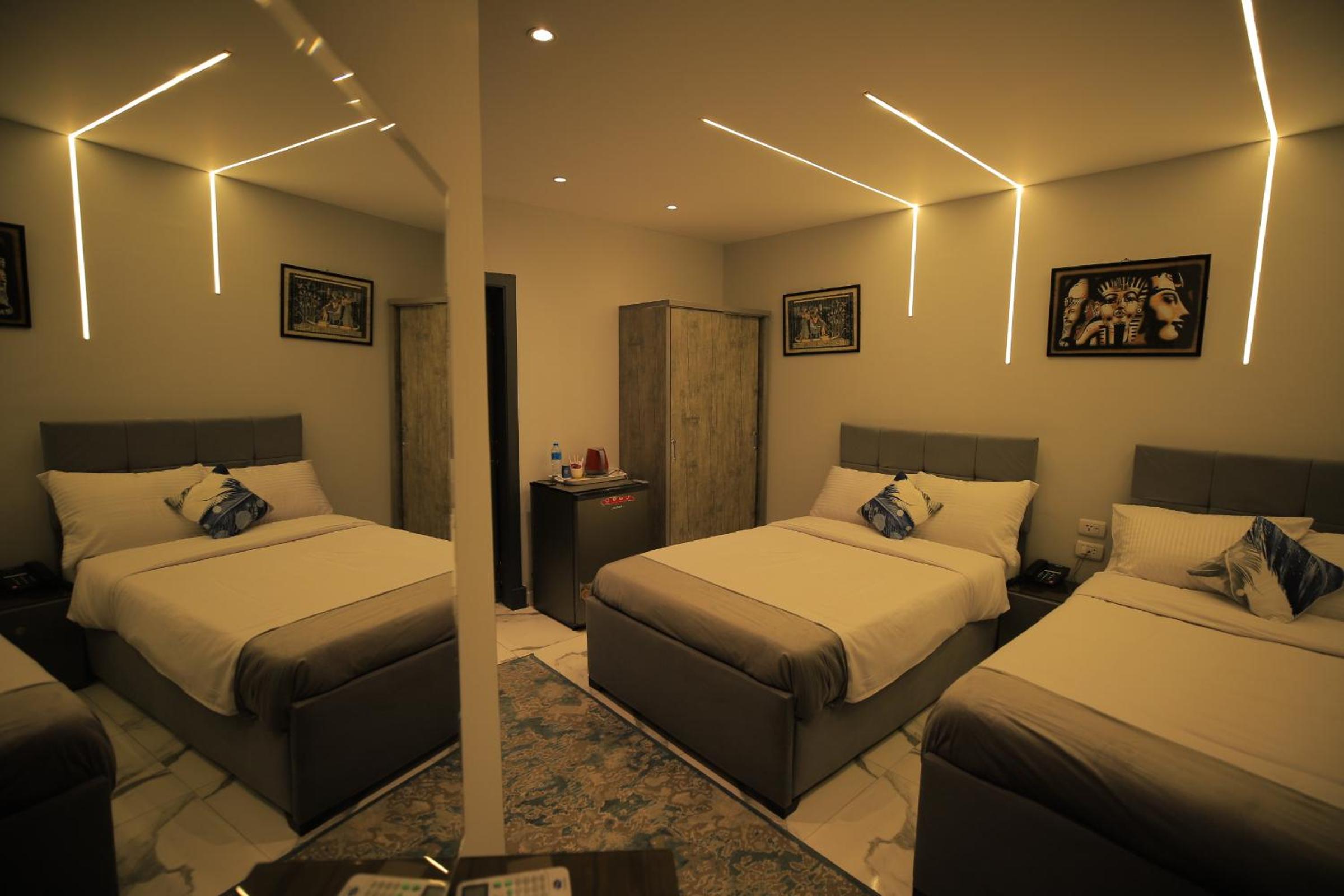 WOW Pyramids Inn With Rooftop Lounge
