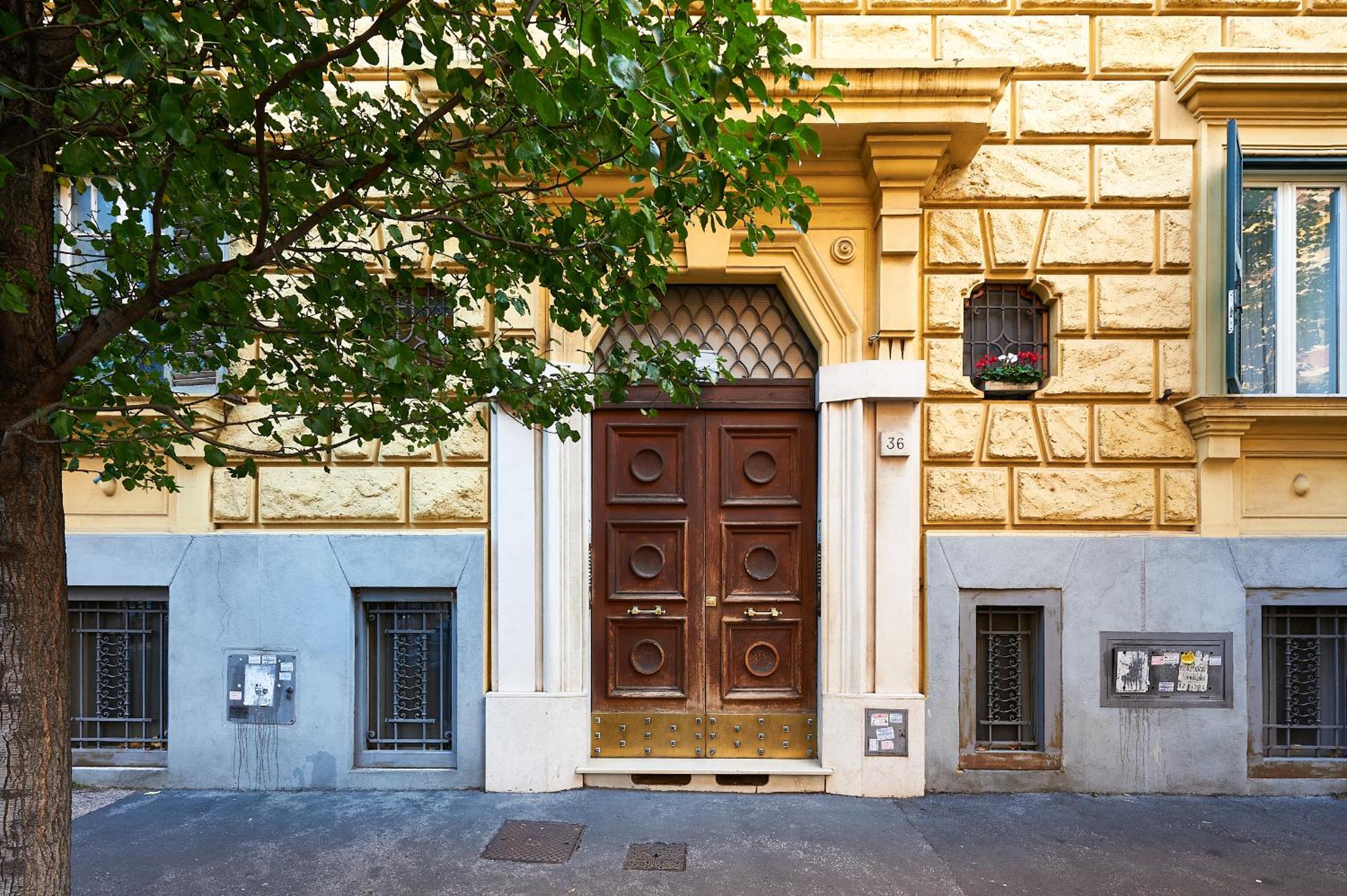 Spacious & Bright Home near Vatican IREX Apartment