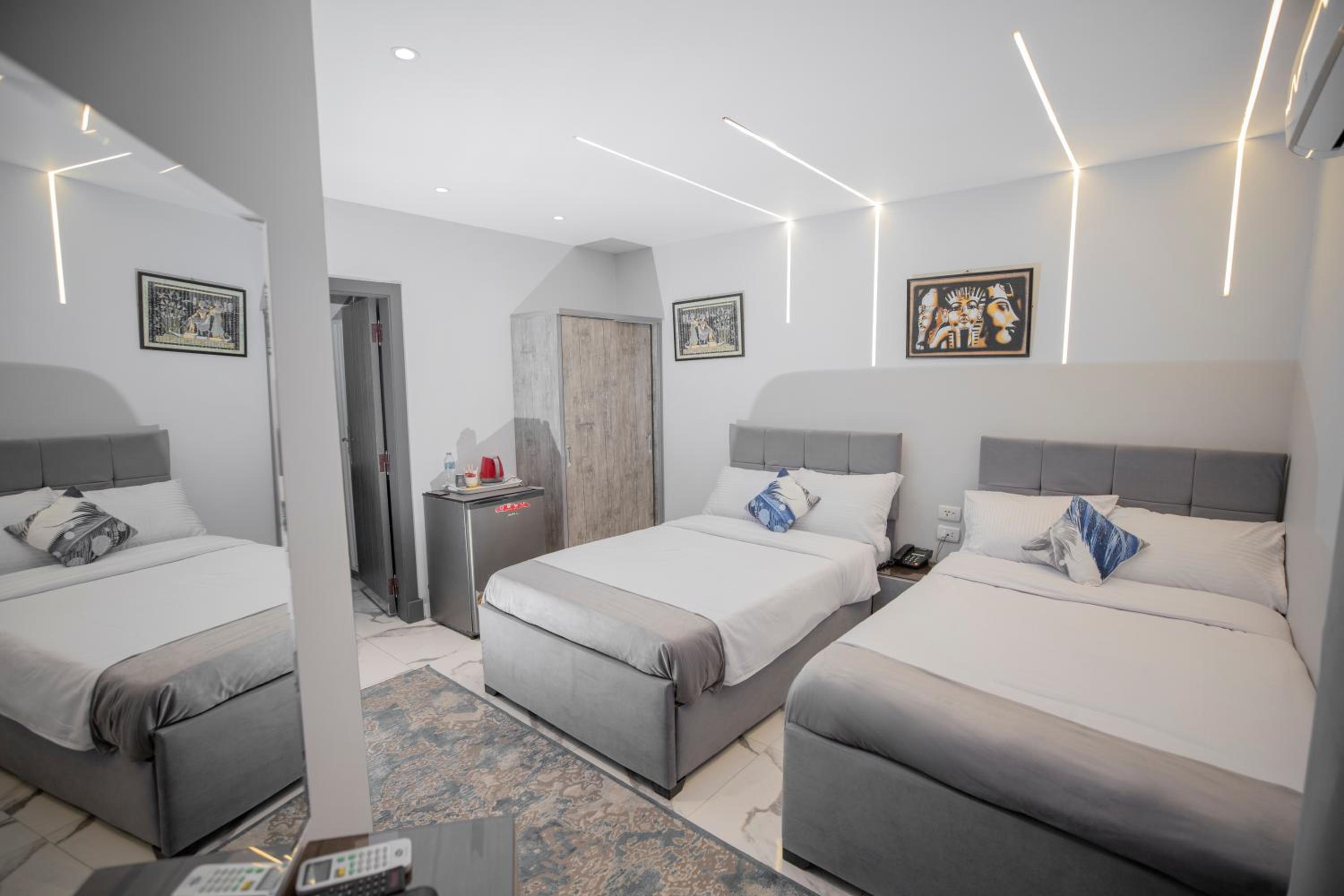 WOW Pyramids Inn With Rooftop Lounge