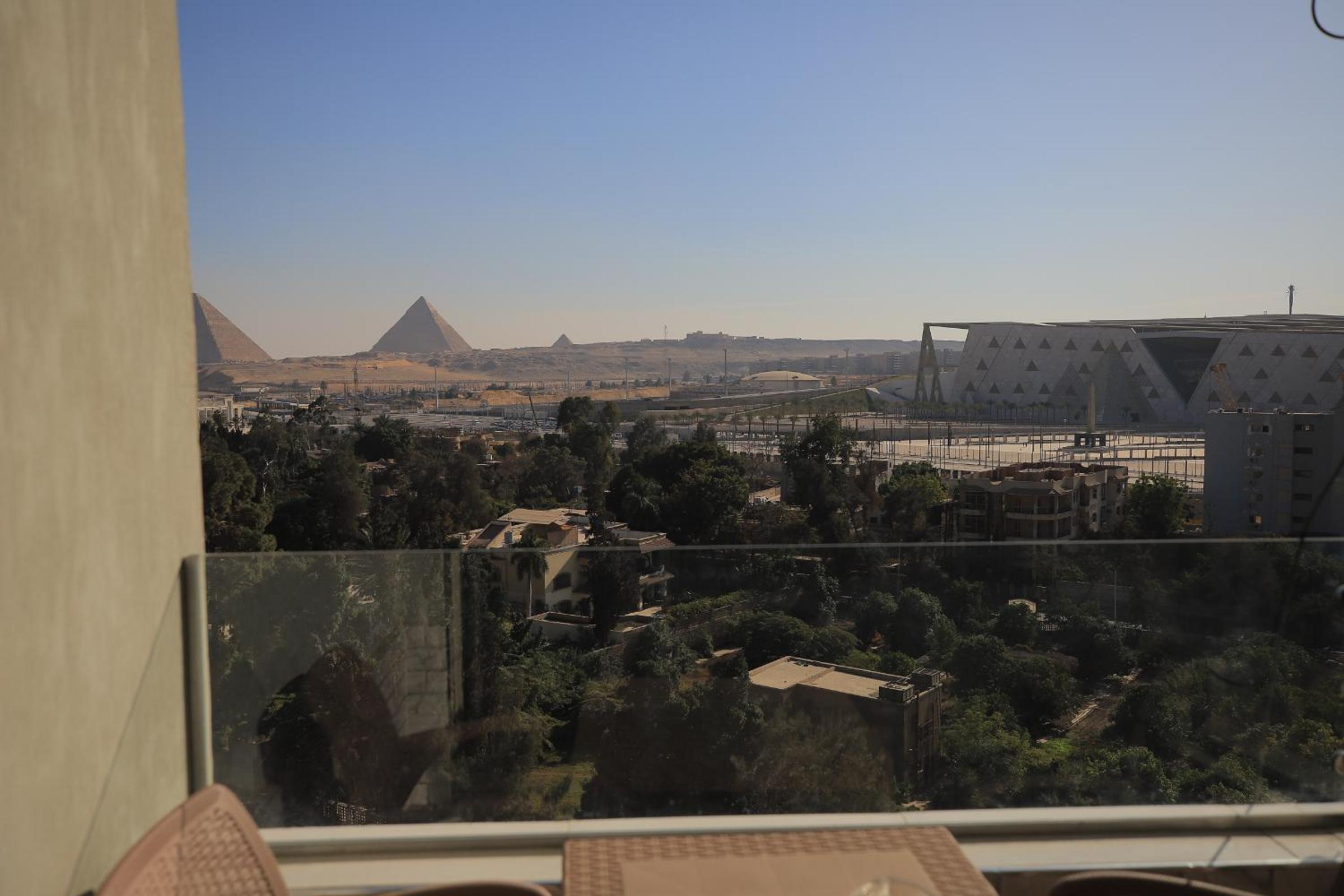 WOW Pyramids Inn With Rooftop Lounge