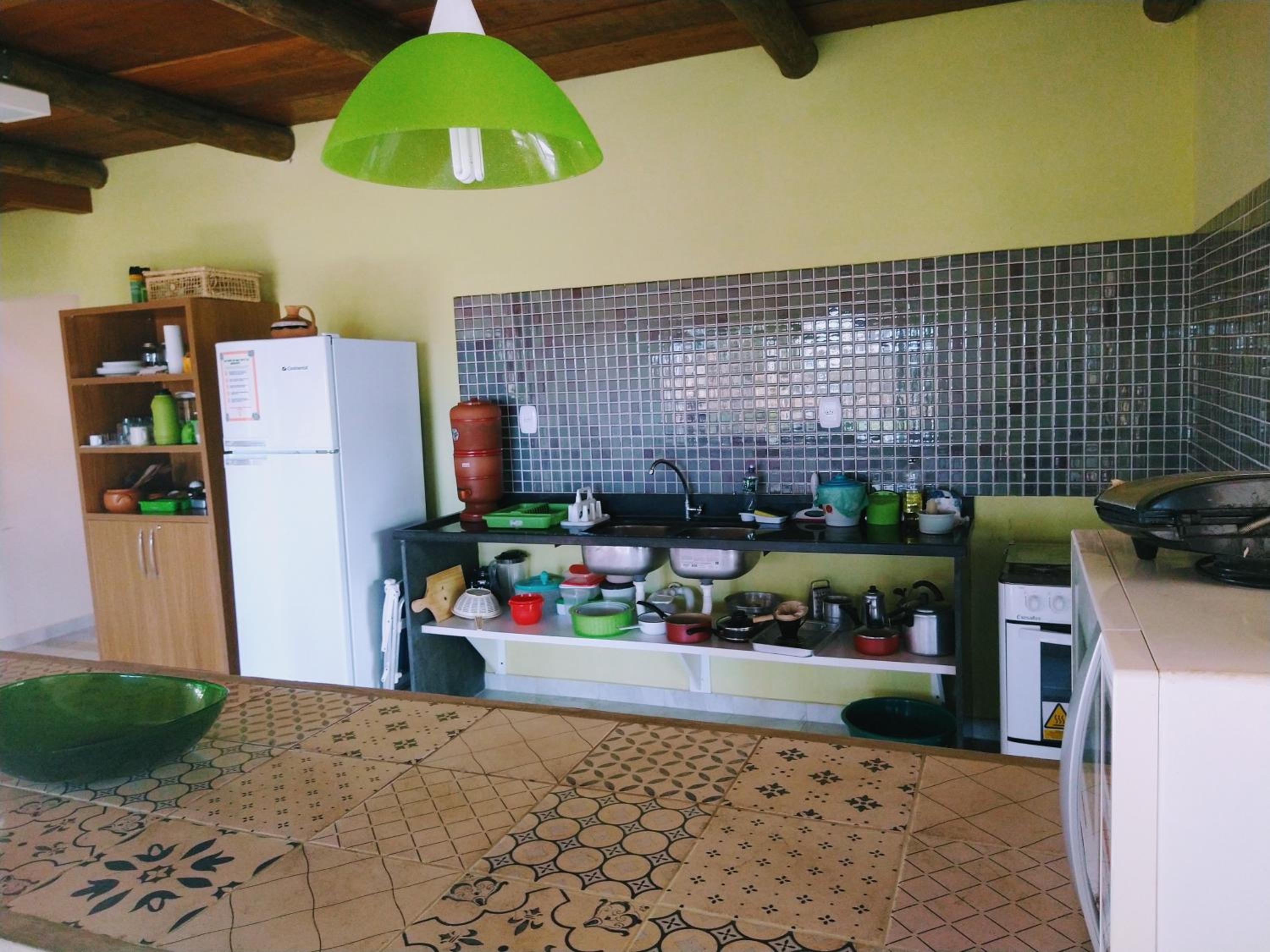 Ampla casa em condomínio à beira d' agua