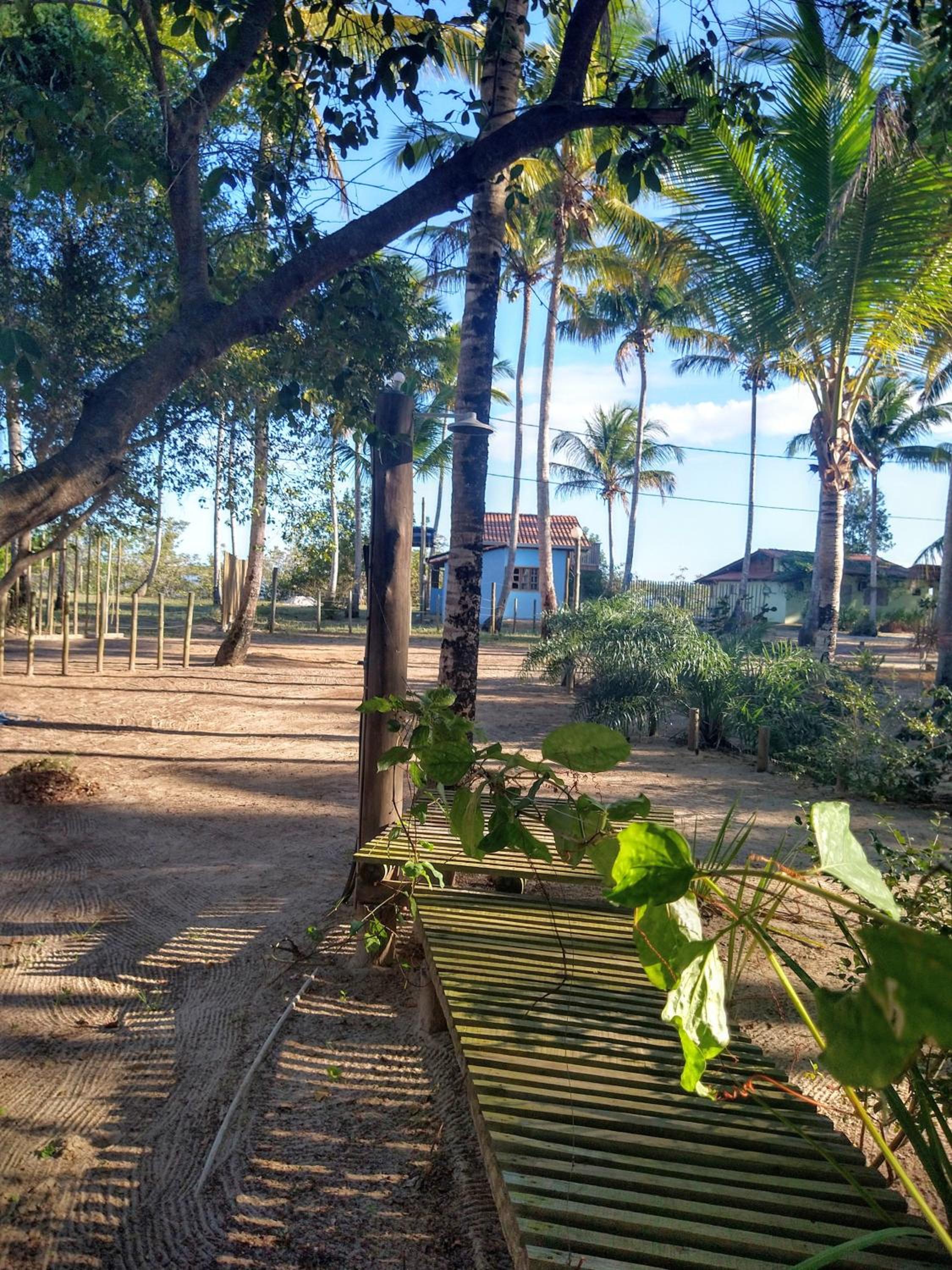 Ampla casa em condomínio à beira d' agua