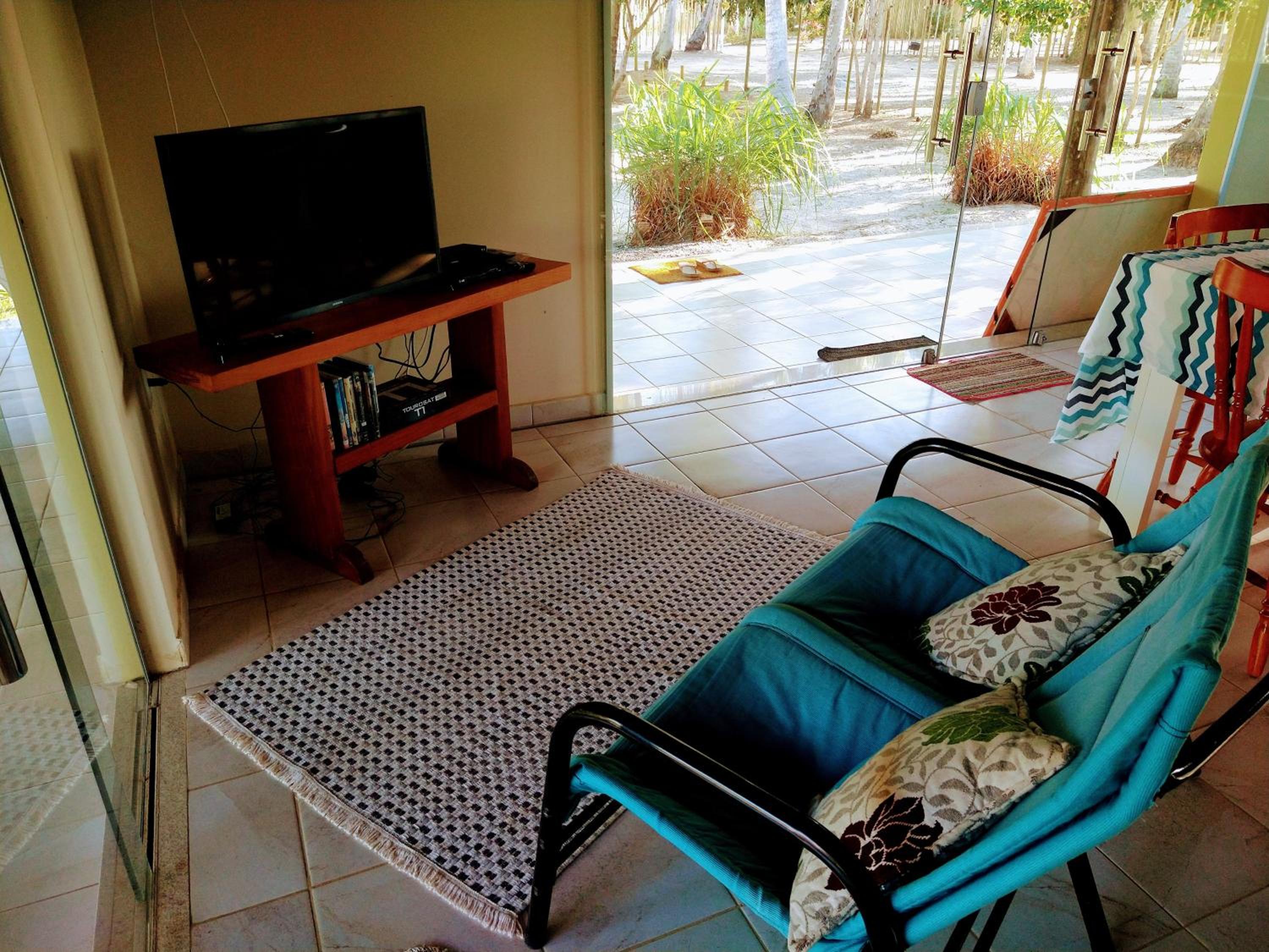 Ampla casa em condomínio à beira d' agua