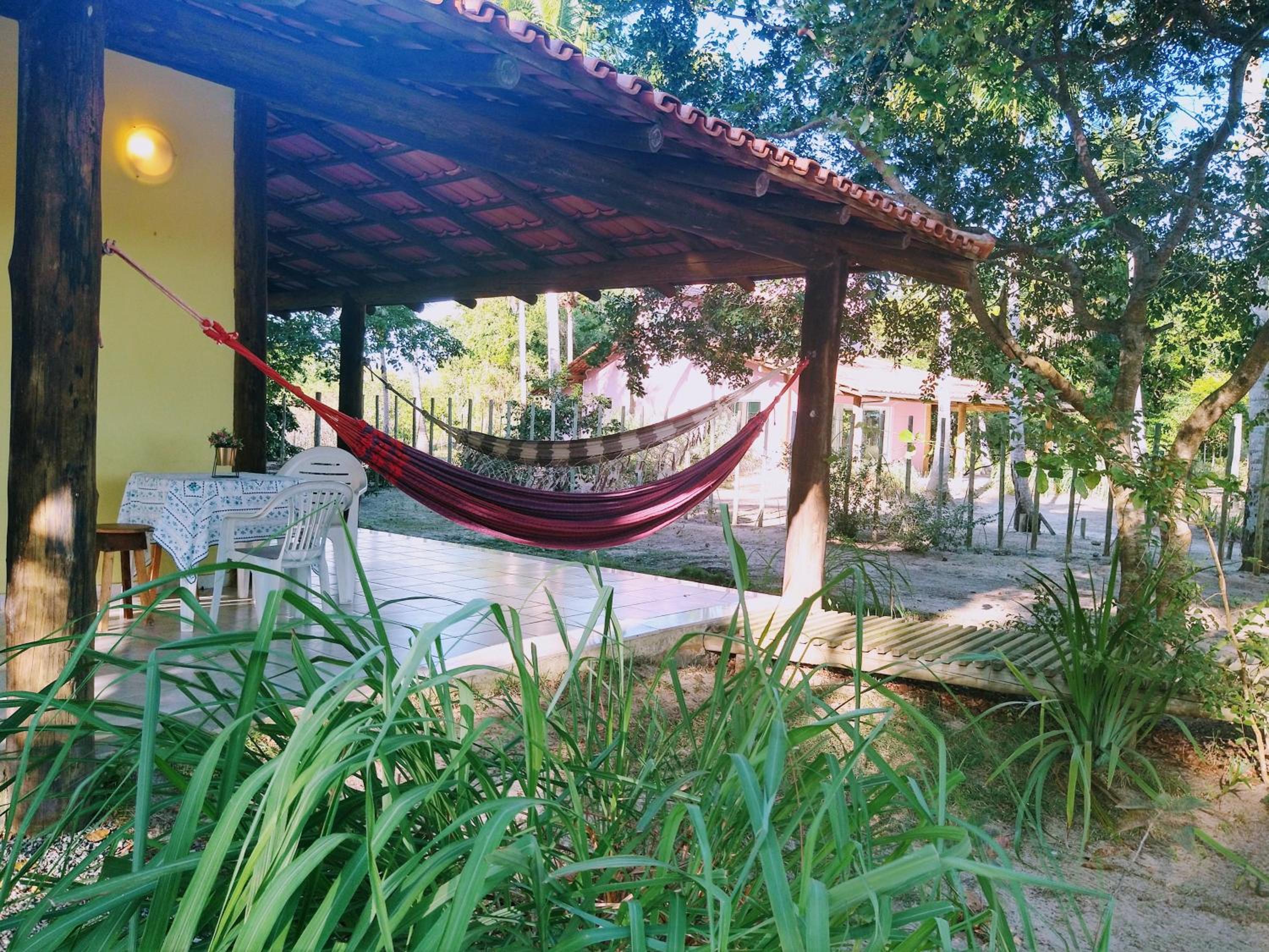 Ampla casa em condomínio à beira d' agua