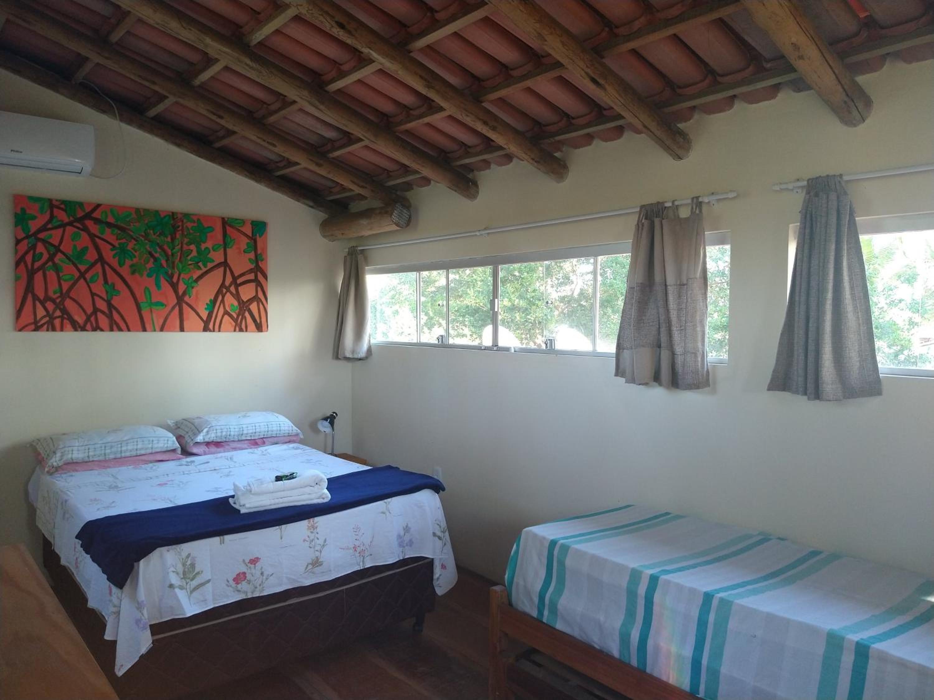 Ampla casa em condomínio à beira d' agua